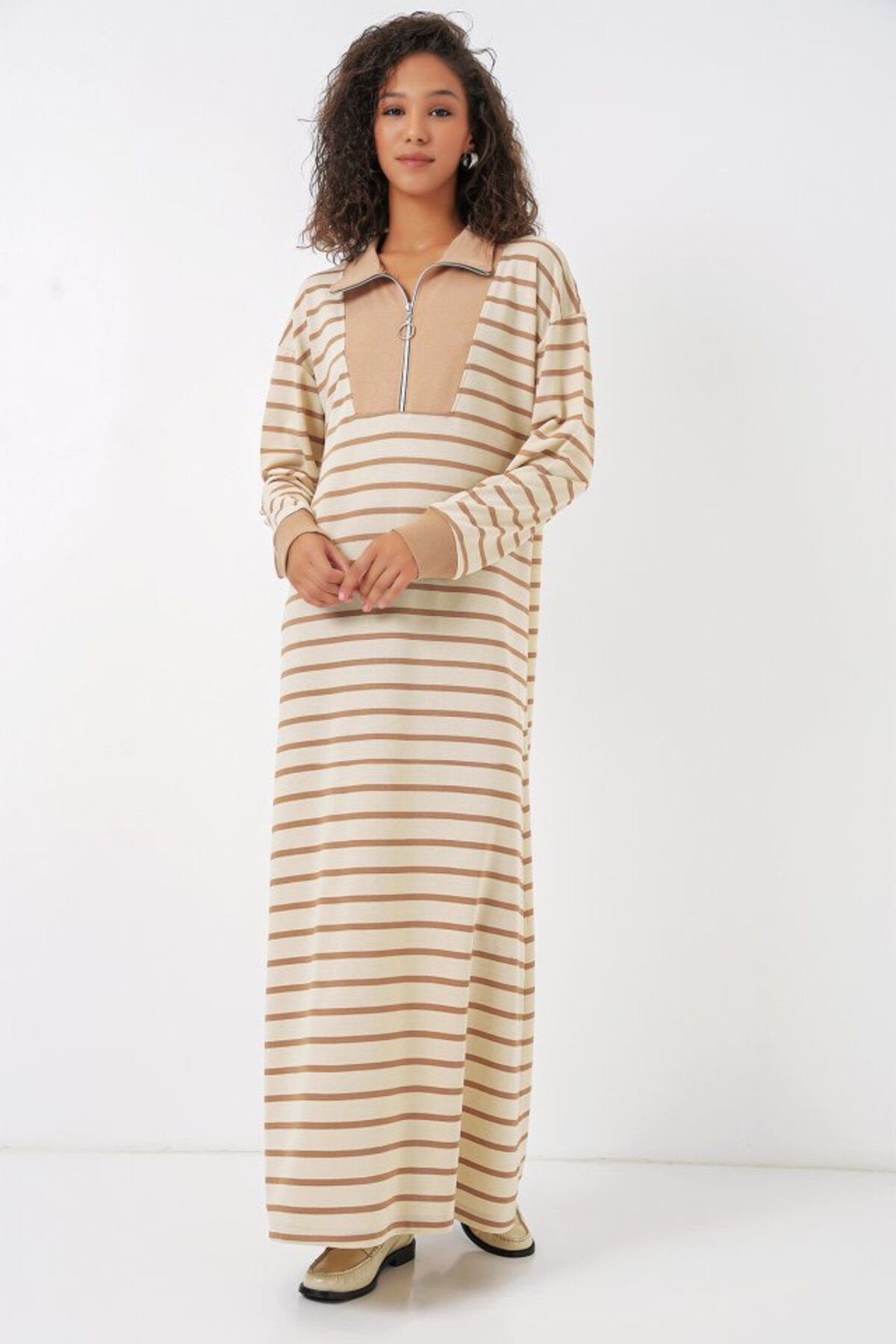 Kokosh moda 55453 Fermuar Detaylı Çizgili Uzun Elbise - Bej