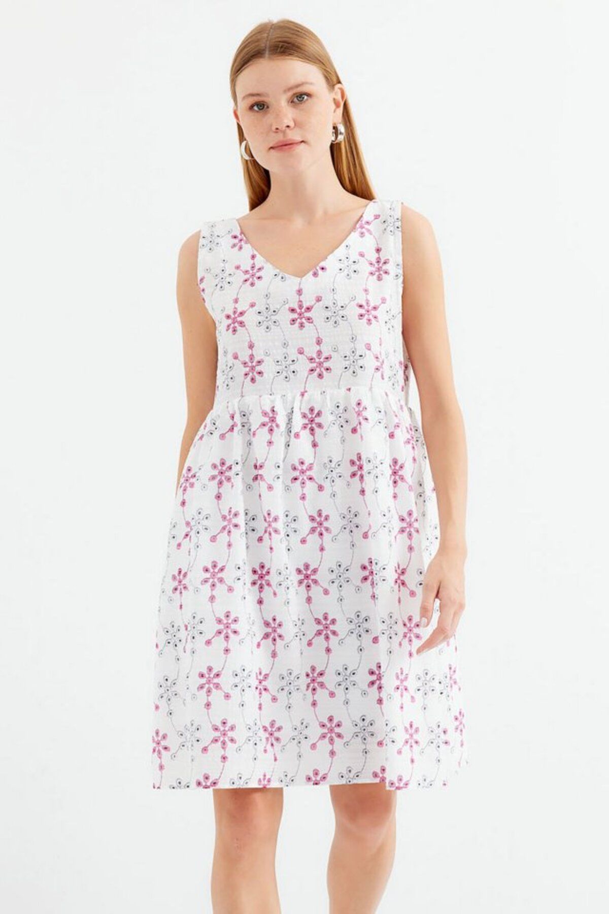 moda wanilia 2507 V Yaka Desenli Mini Elbise - Beyaz