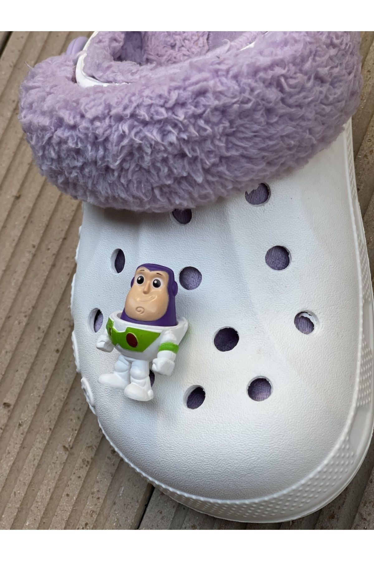 هدیه مفهومی 3D CROCS JIBBTIZ ORNAMENT داستان اسباب بازی دیزنی BUZZ LIGHTYEAR دمپایی Crocs