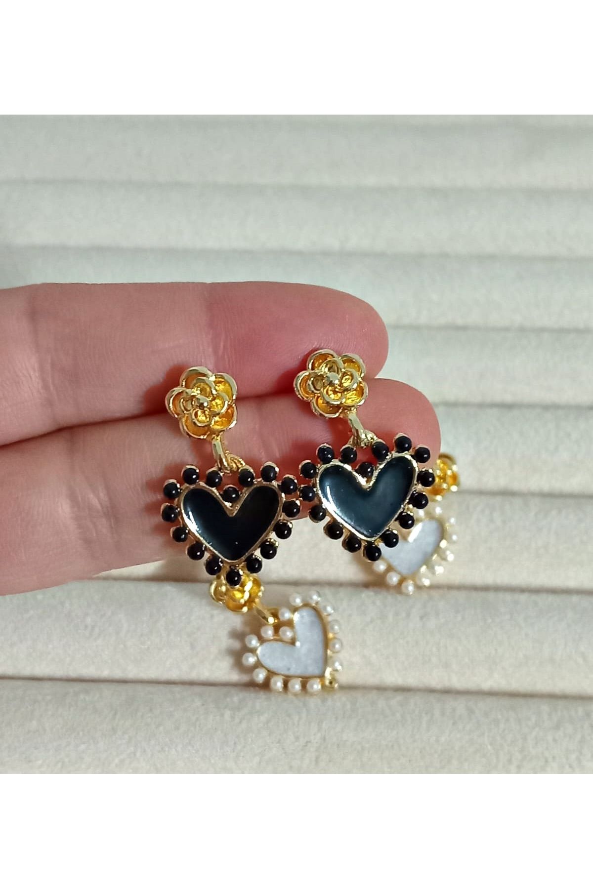 mos&more-Gold Black Enameled Heart Dangle Small Women's Earrings 2