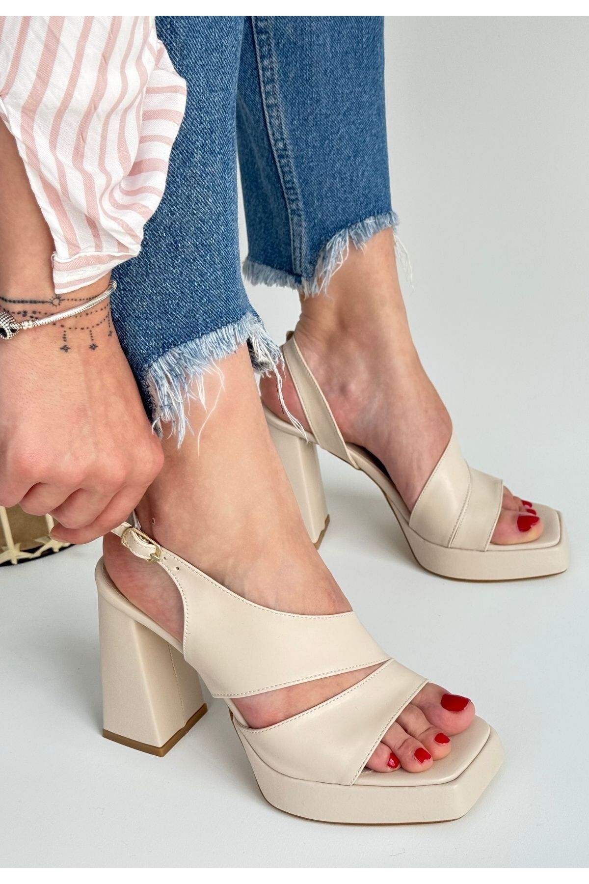 Pink Stil Cica Bej Cilt Topuklu Ayakkabı