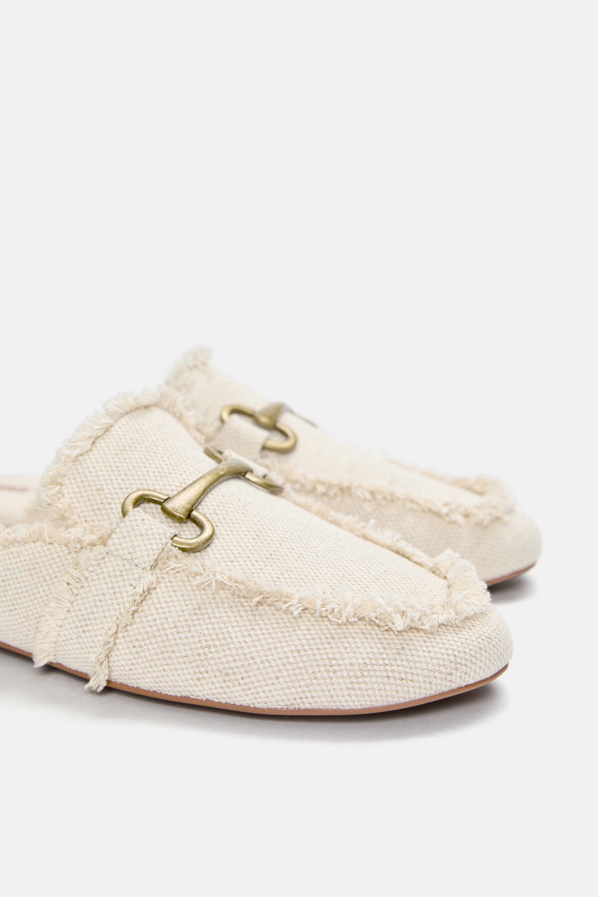 Pull & Bear-Buckled mules 3