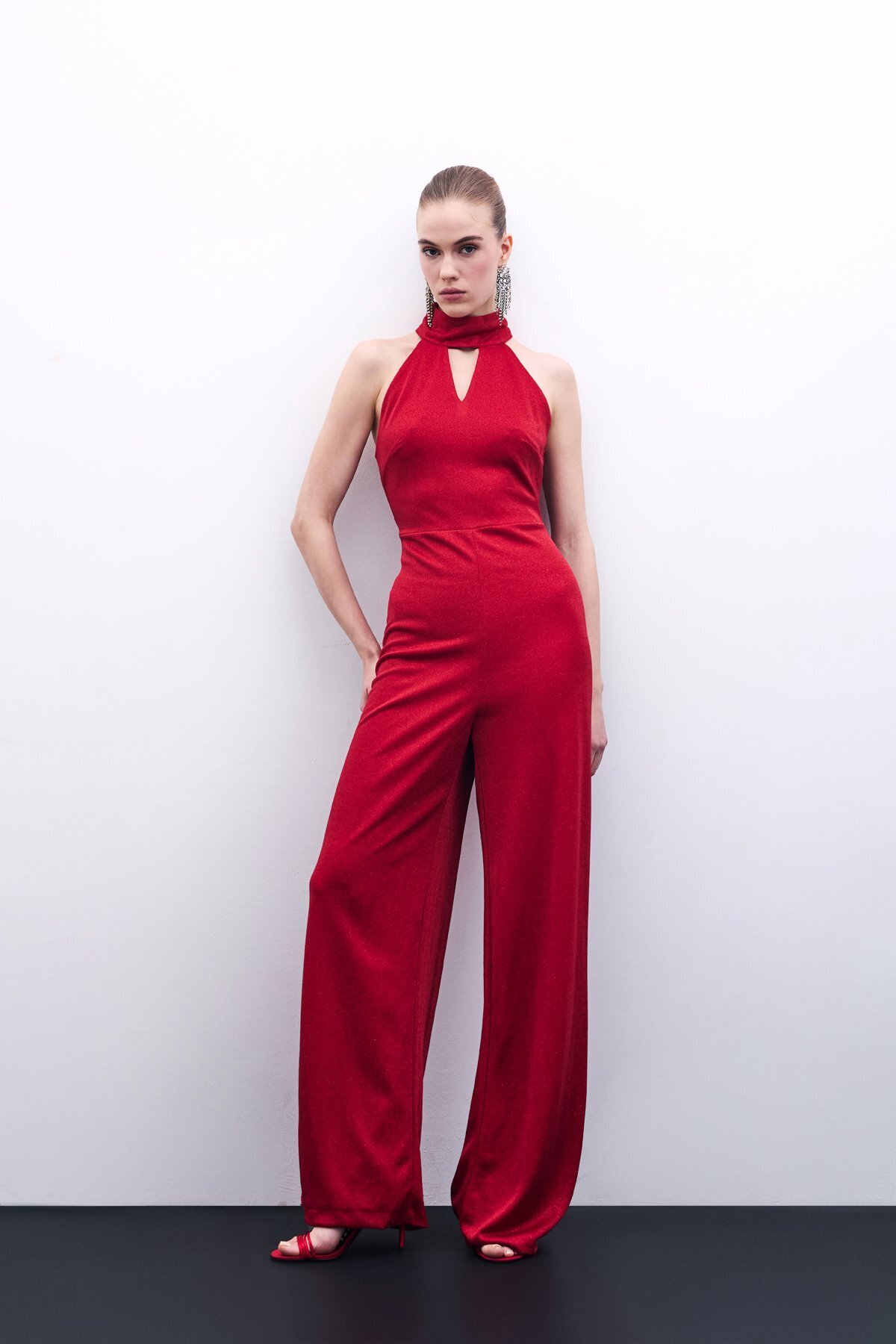 Sateen-Sleeveless Shiny Jumpsuit - Red 2