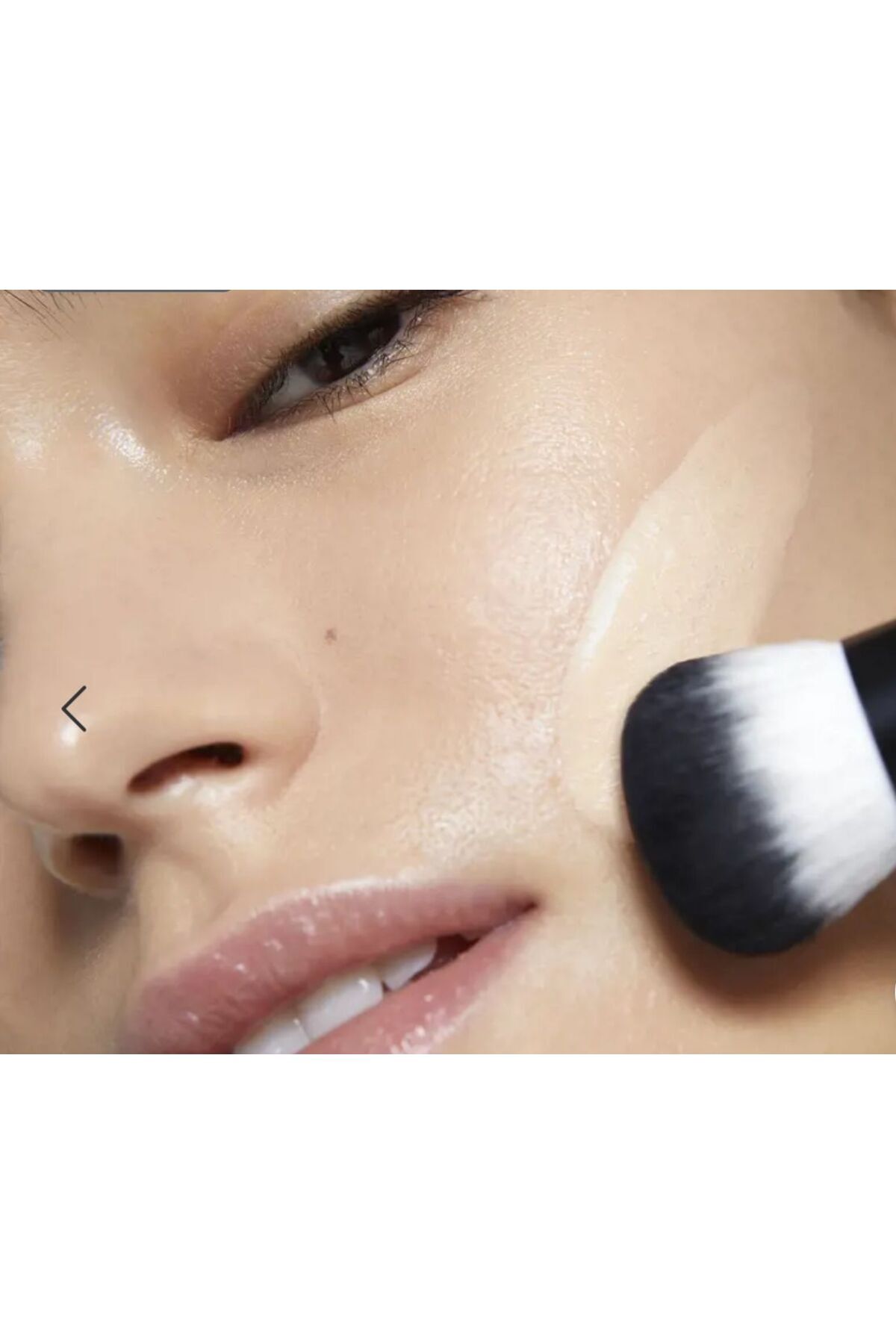 The One Illuskin Glow Reflective Suya Ve Tere Dayanıklı 12 Saat Kalıcı Fondöten 46333