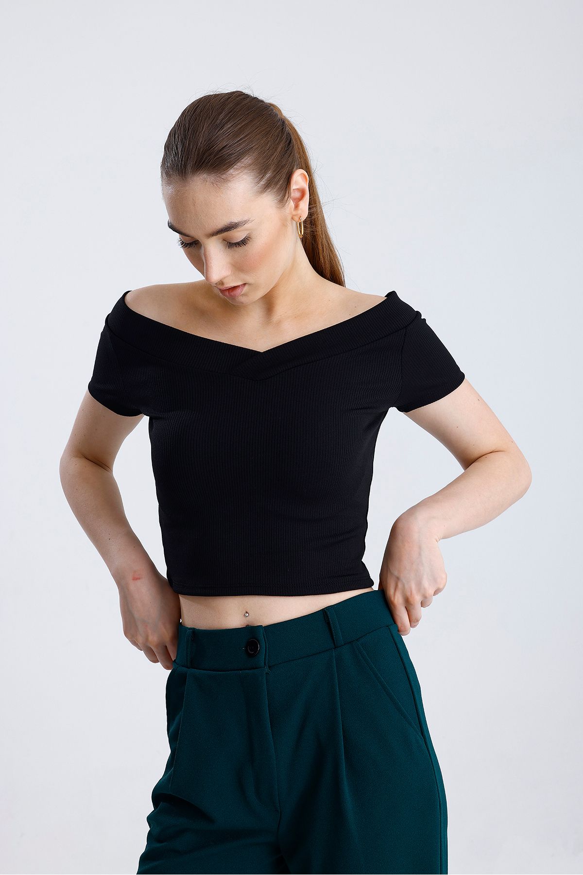 mezozoik-Black V-Neck Short Sleeve Crop Blouse 3