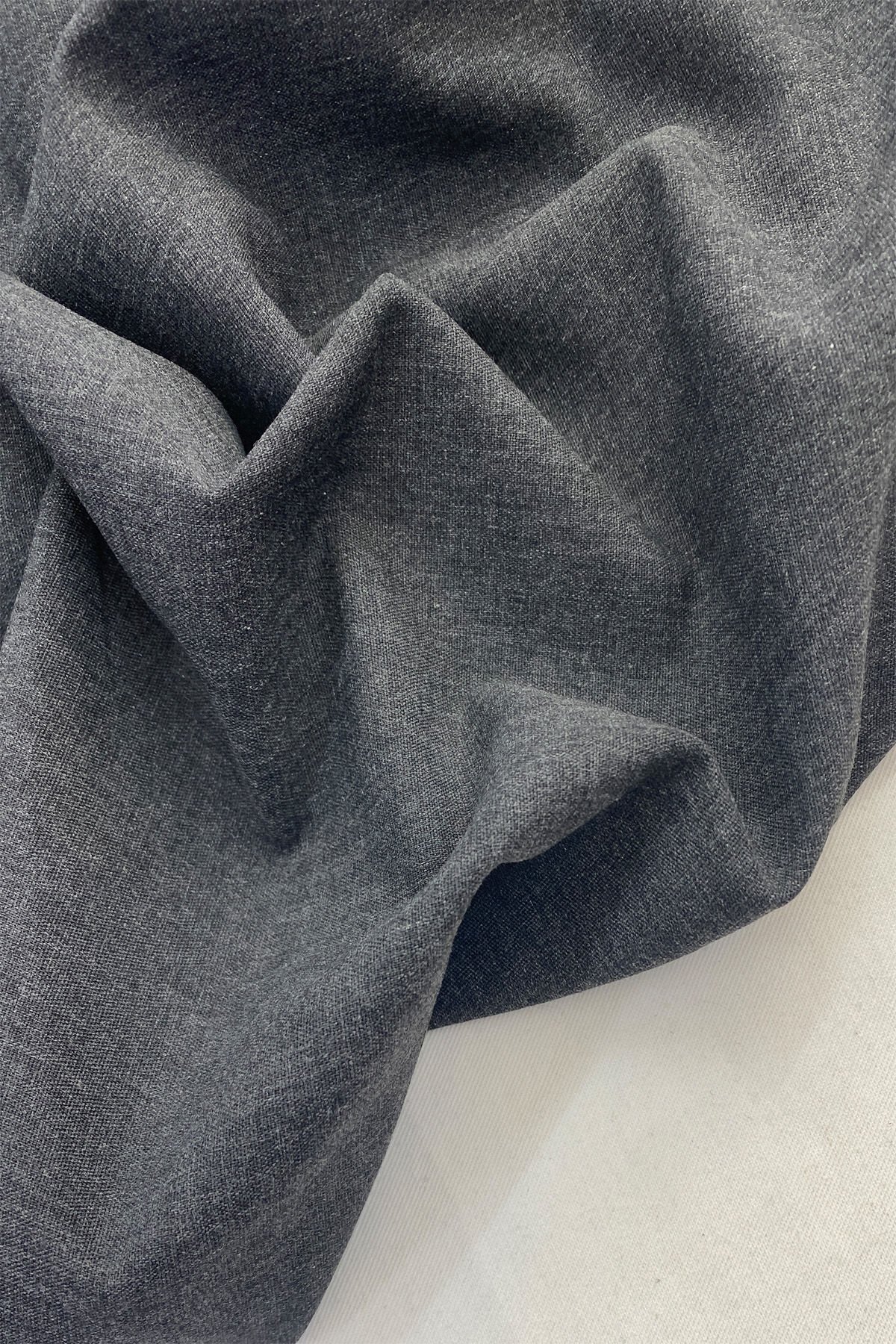 Yiğit Kumaş-Anthracite Linen Fabric 2