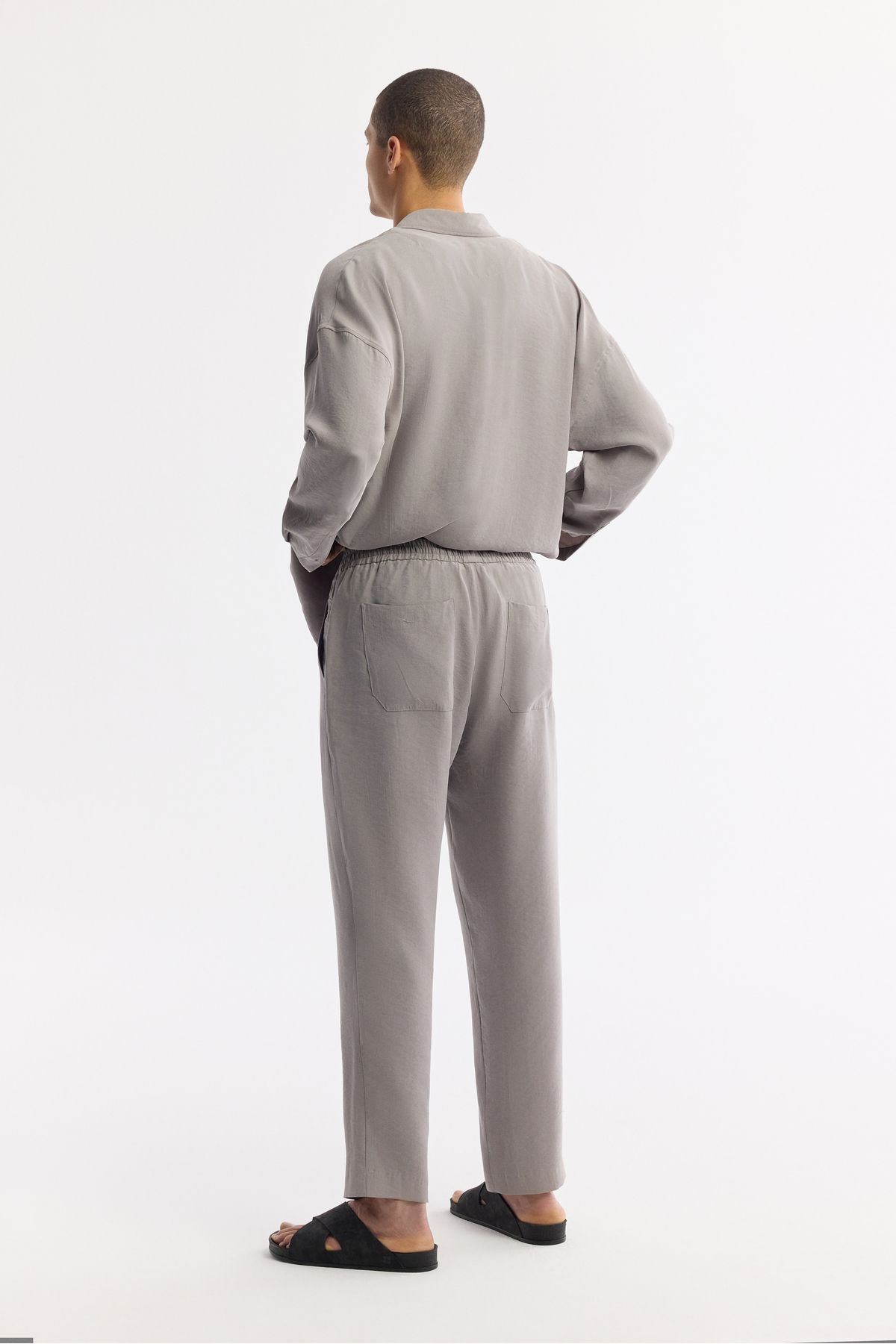 Avva-Men's Nardo Gray Elastic Waist Relaxed Cut Soft Touch Trousers A51Y3031 4