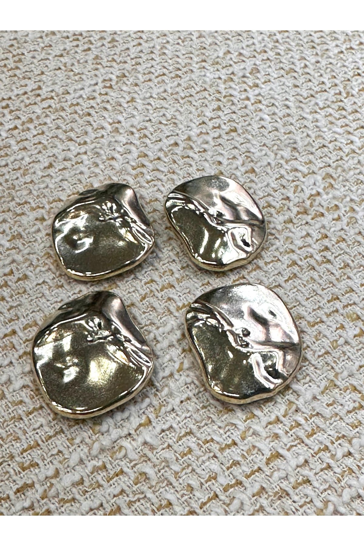 ODDA TASARIM ATÖLYESİ-Large Size Gold Set of 4 Buttons with Pattern on Top 1
