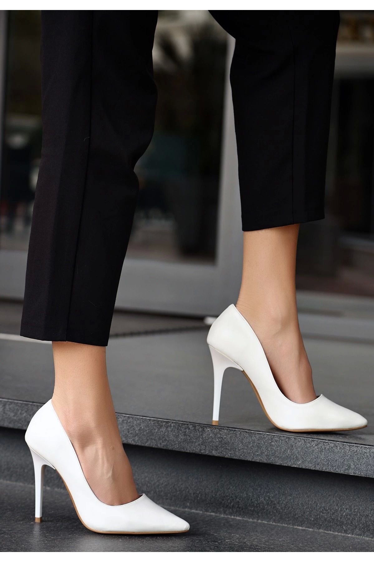 Fashi10 Hillar Beyaz Cilt Stiletto Ayakkabı