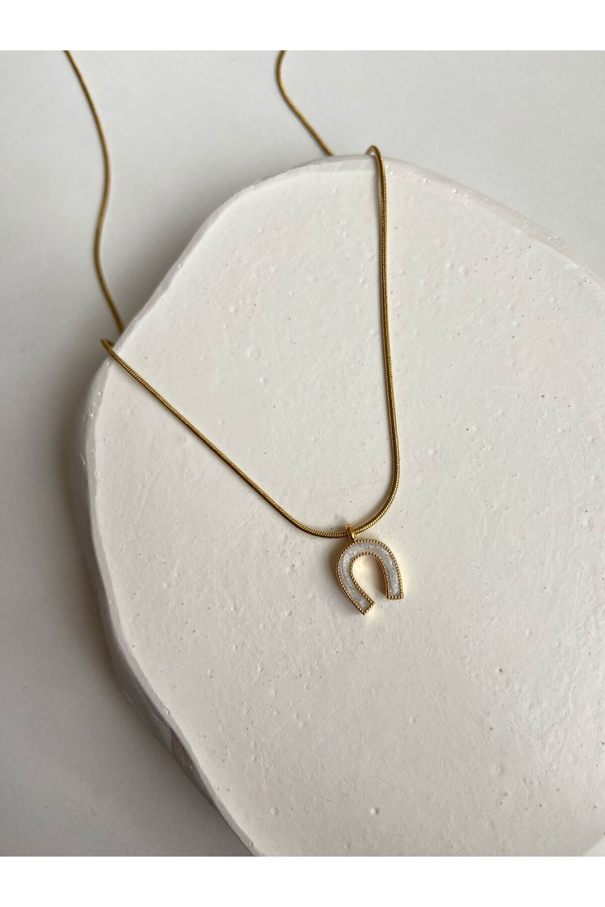 Sedefli Nal Charm Yılan Zincir 45 Cm Altın Kaplama Gold Kadın Kolye – Sevgililer Günü Özel - Detay Görseli 1