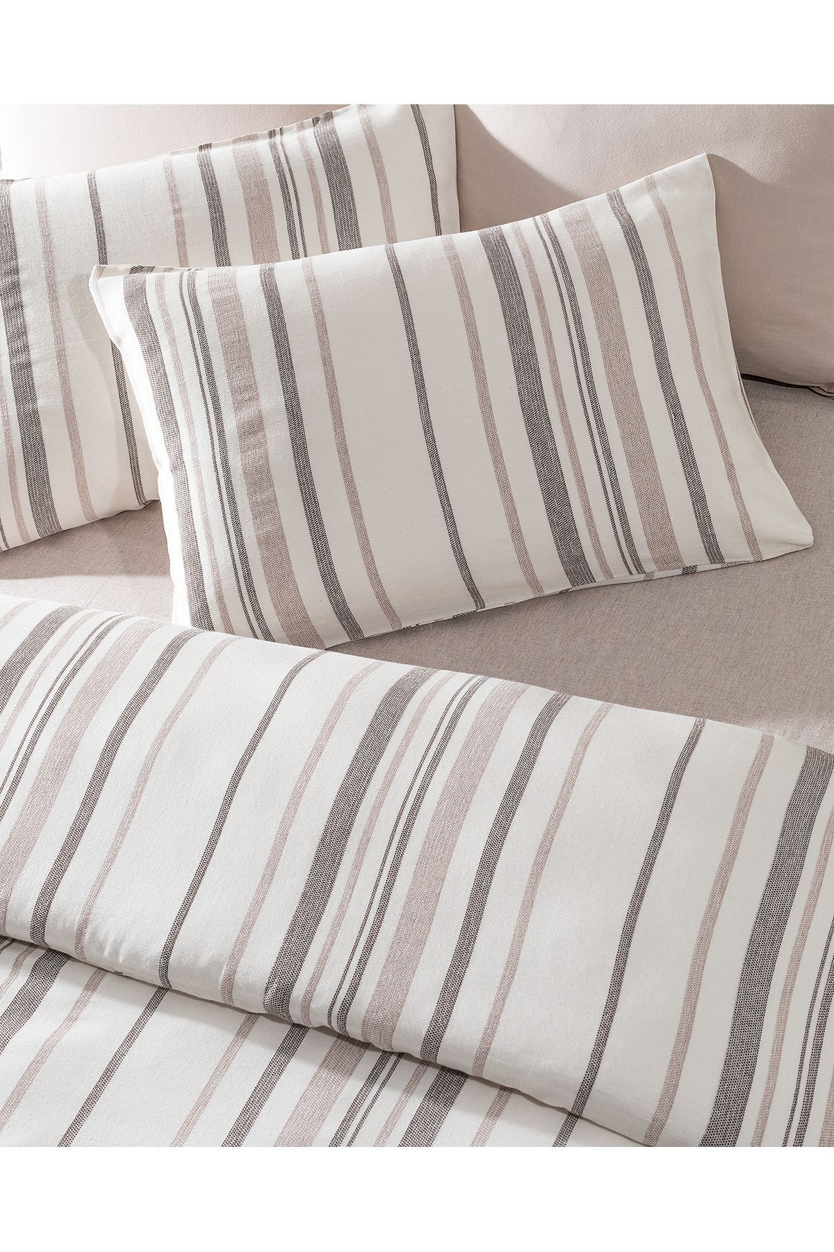 Madame Coco-Colmar Double Beaded Duvet Set 2