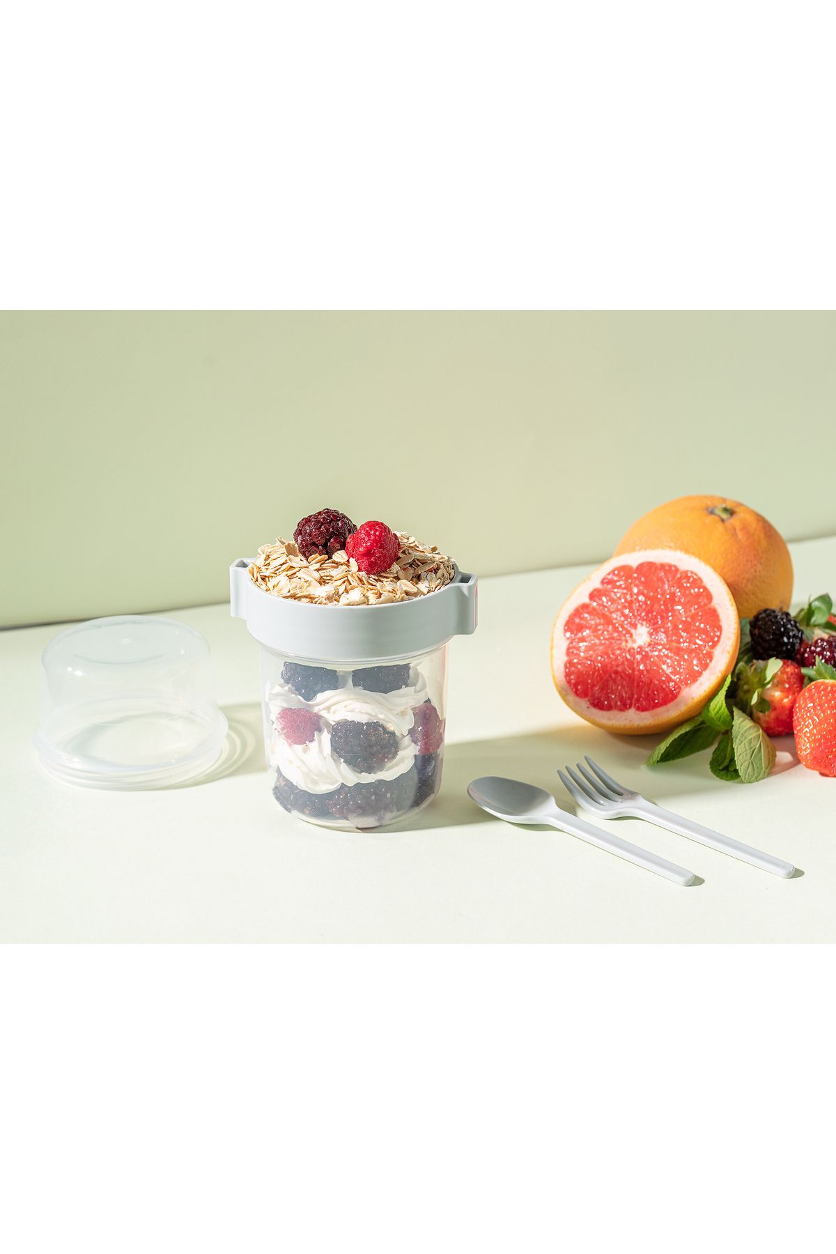 Madame Coco-Clichy Snack Container 2