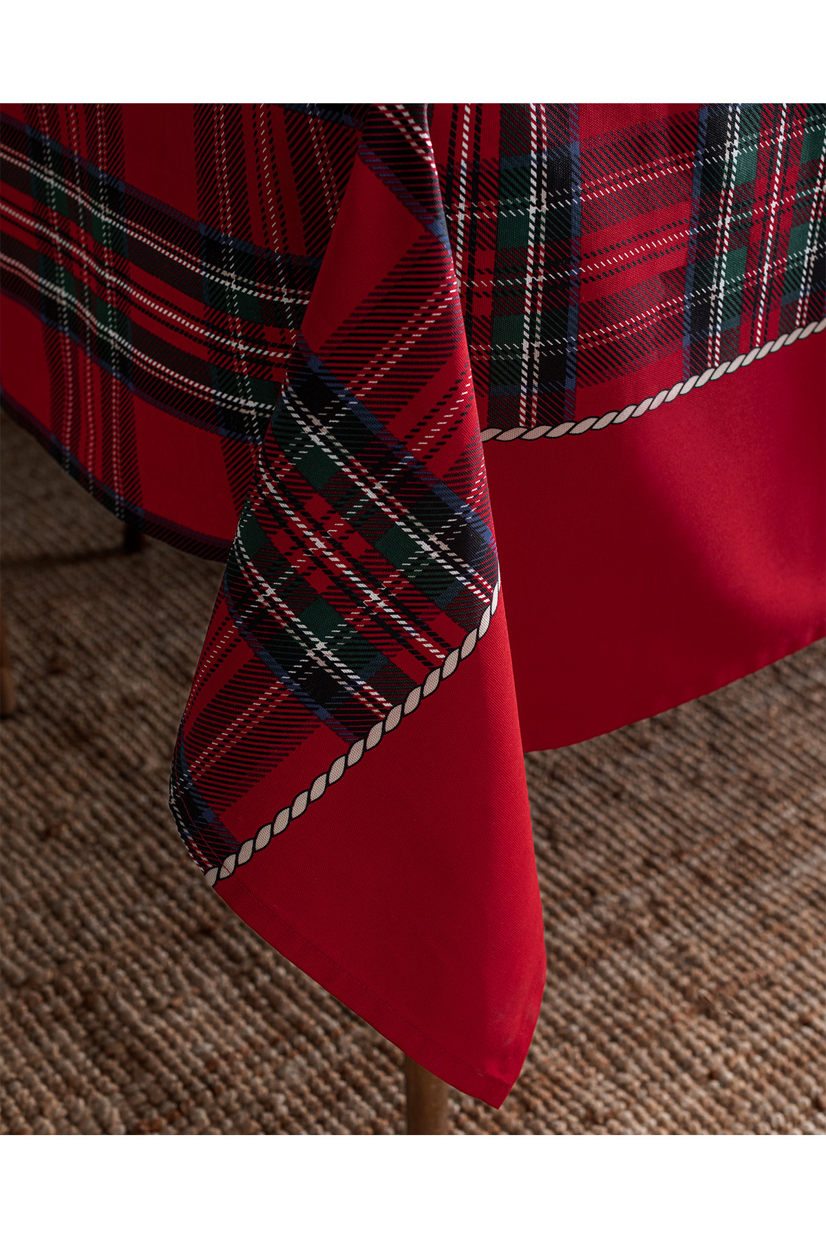 رومیزی مادام کوکو آبلا - قرمز - ۱۶۰x۲۰۰ سانتی‌متر