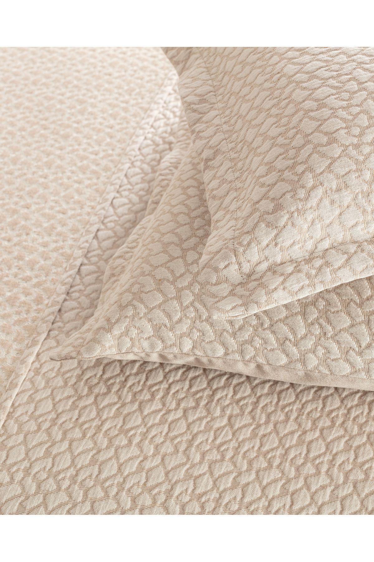 Madame Coco-Beige Single Bedspread 2
