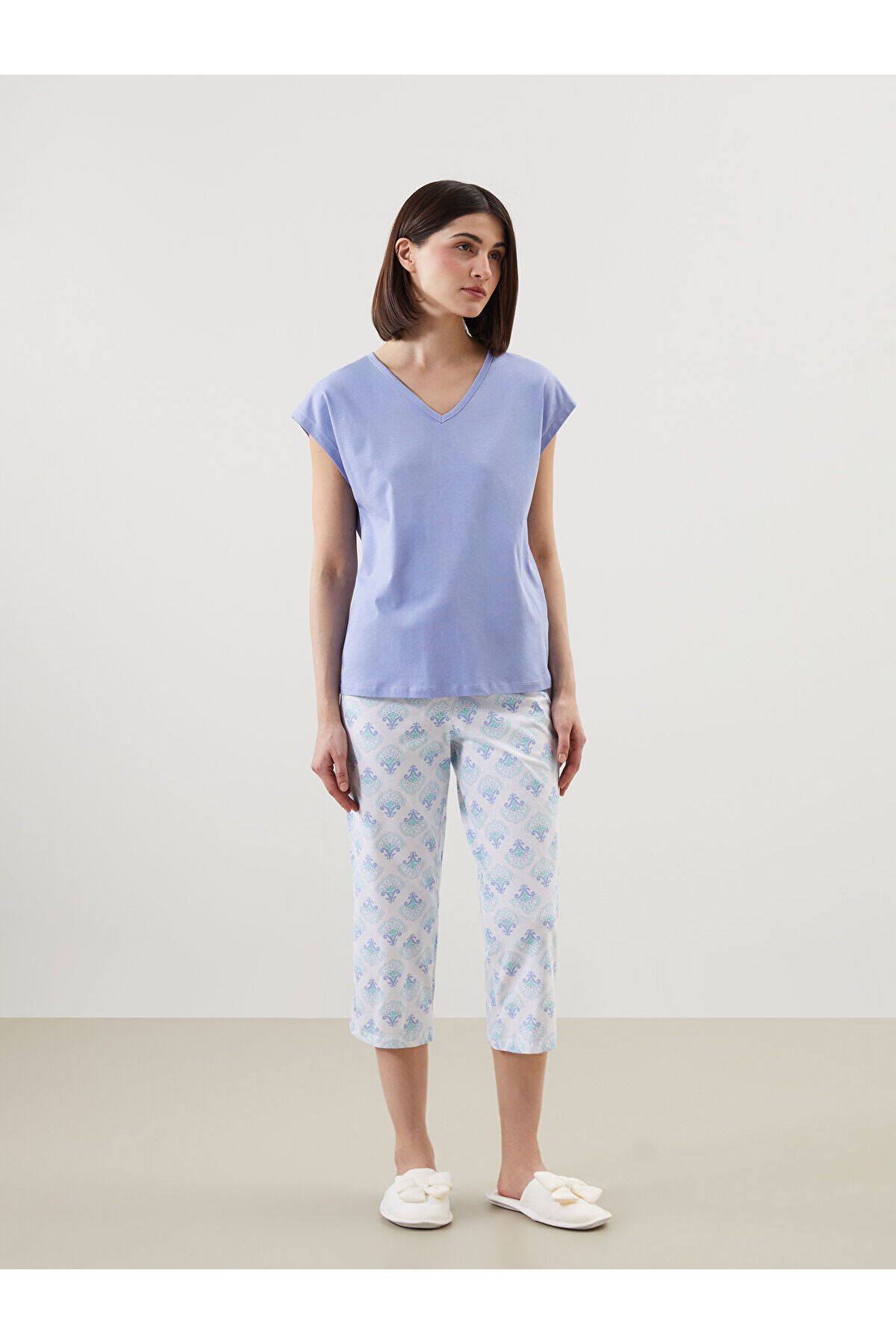 LC Waikiki LCWK V Yaka Desenli Kadın Kaprili Pijama Takımı