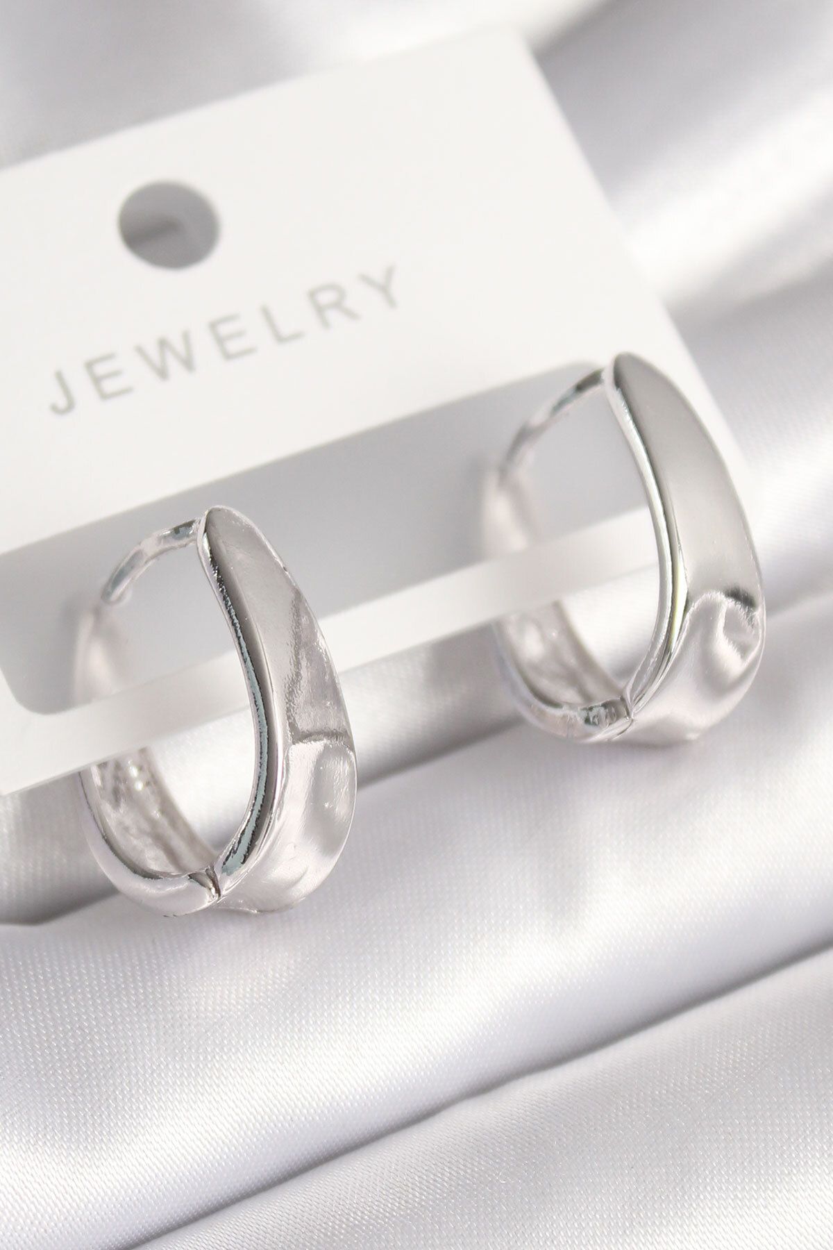 LovelymCo Pirinç Gümüş Renk Halka Model Kadın Küpe - Lisinya