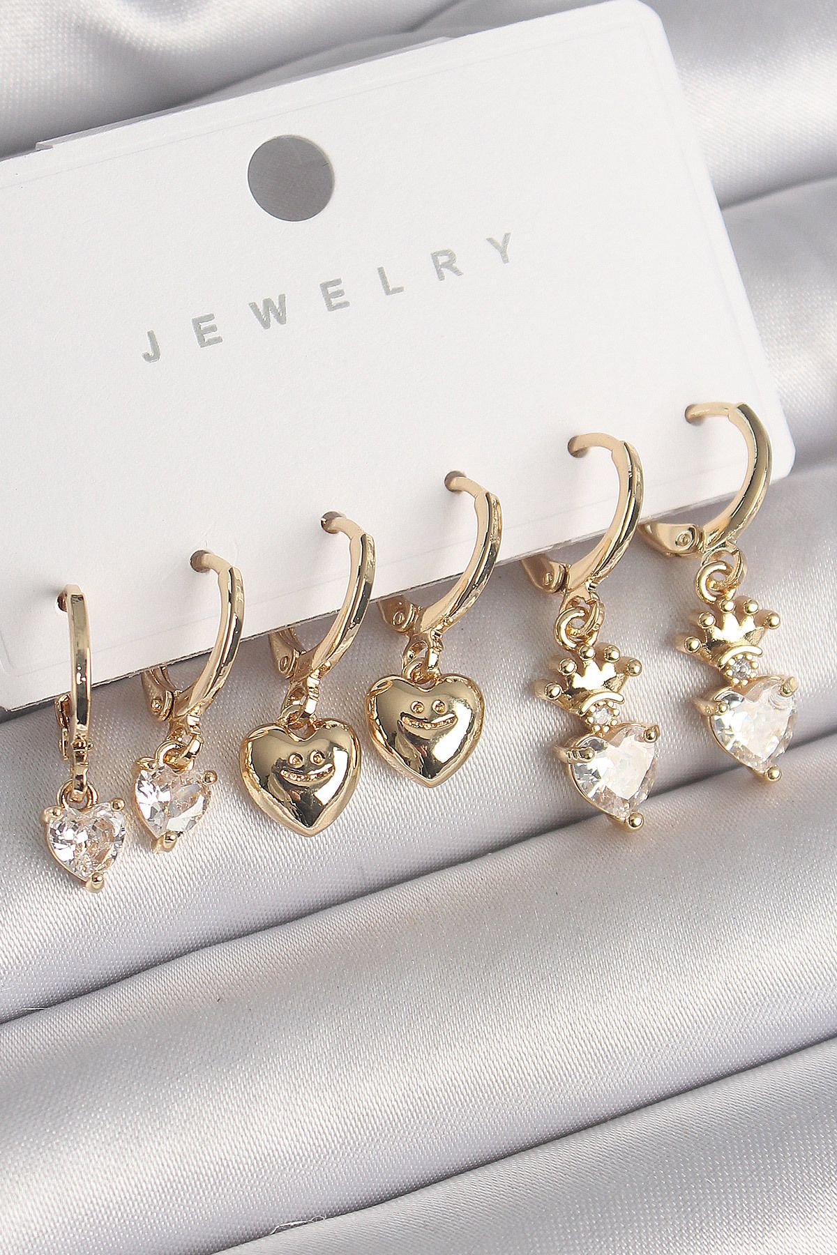 LovelymCo Pirinç Gold Renk Sallantı Zirkon Taşlı Kalp Model Taç Detay Kadın Küpe Seti - Lisinya