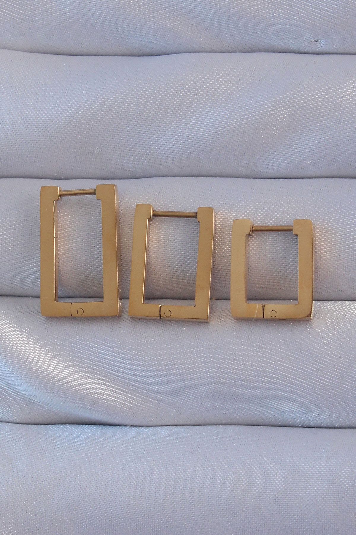 LovelymCo 316L Çelik Gold Renk Dikdörtgen Küpe Seti - Lisinya