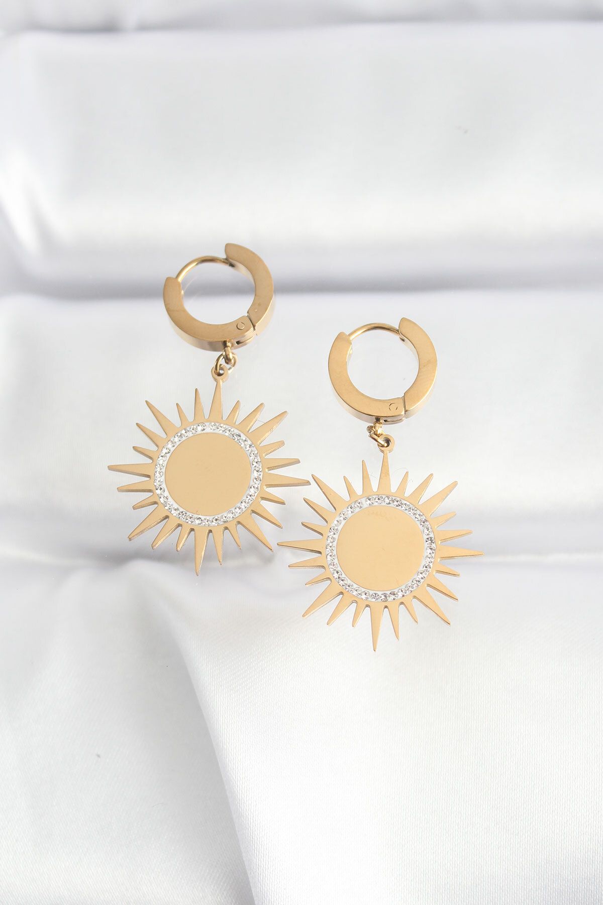 LovelymCo 316L Çelik Gold Renk Taşlı Güneş Model Küpe - Lisinya