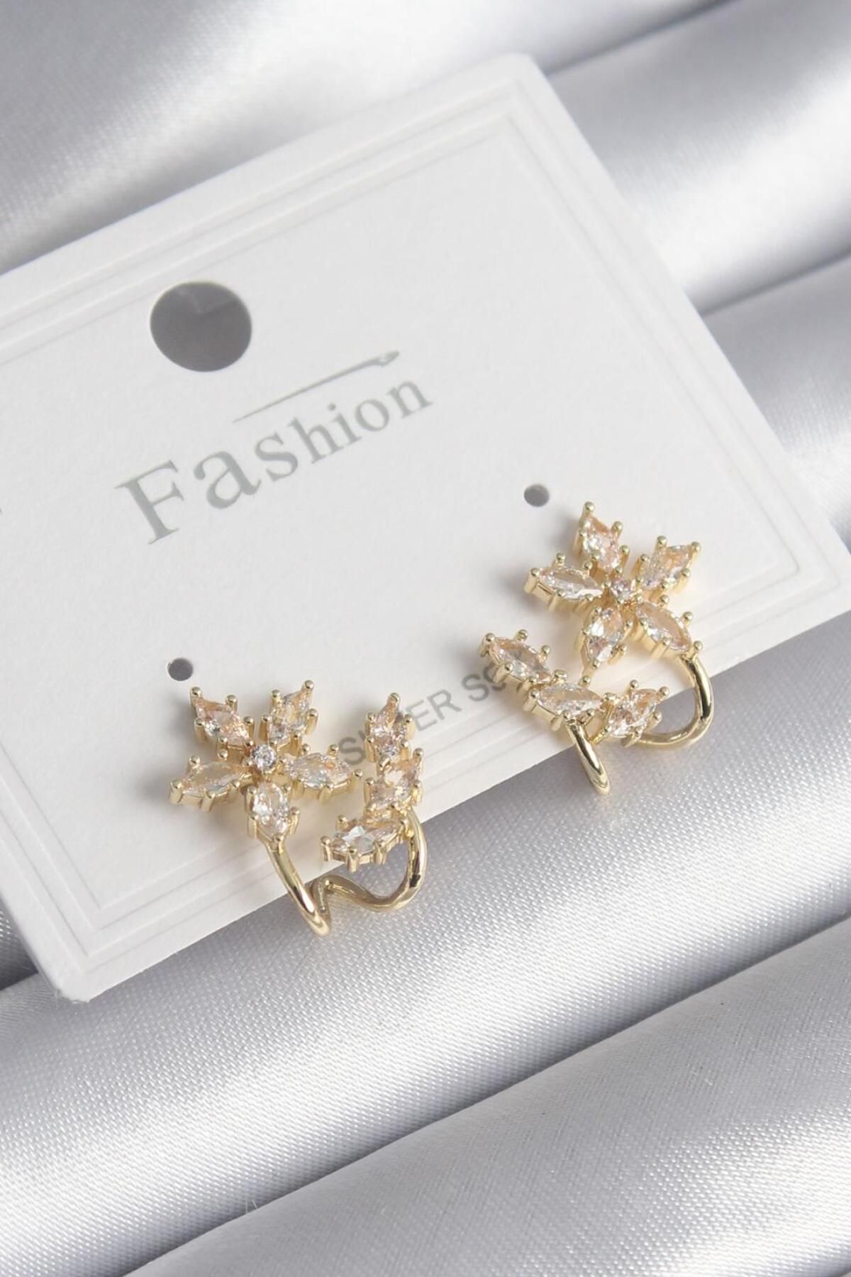 LovelymCo Pirinç Gold Renk Zirkon Taşlı Çiçek Model Kadın Küpe - Lisinya