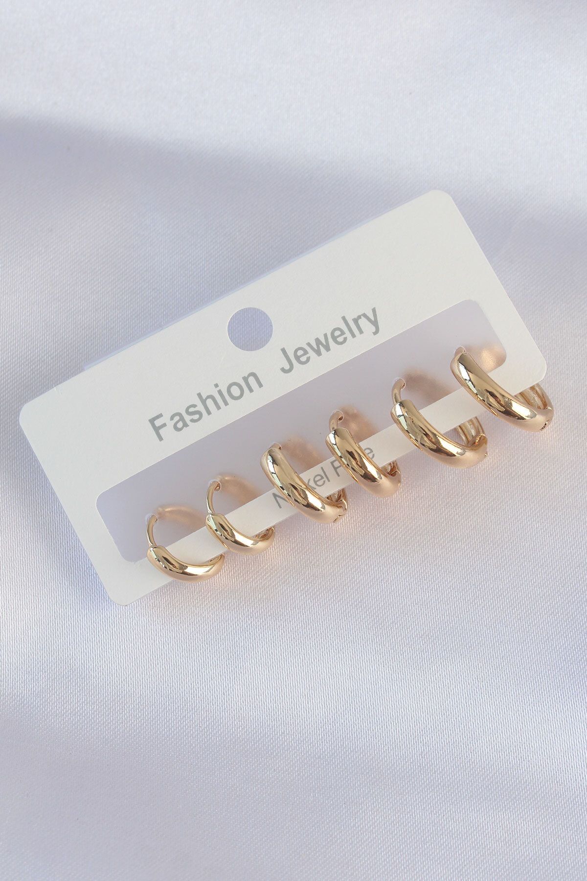 LovelymCo Pirinç Gold Renk Oval Bombeli Küpe Seti - Lisinya