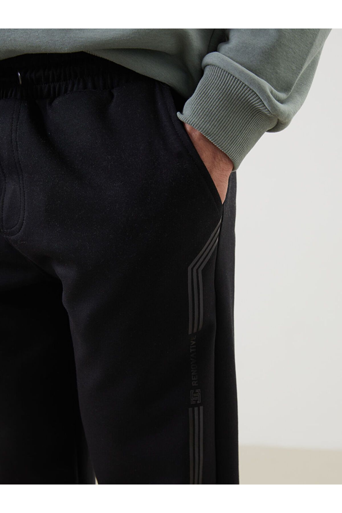 LC Waikiki-Create Your Style from Uzg Store |   Standard Fit Men's Jogger Sweatpants 4