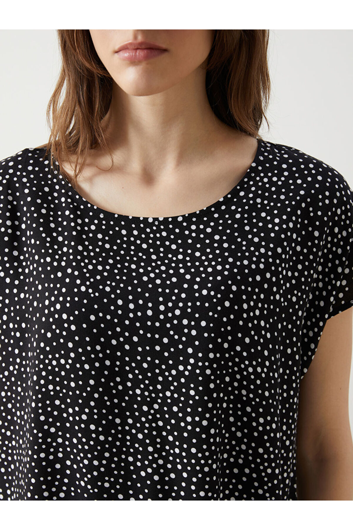 LC Waikiki-Crew Neck Polka Dot Women's Blouse 3