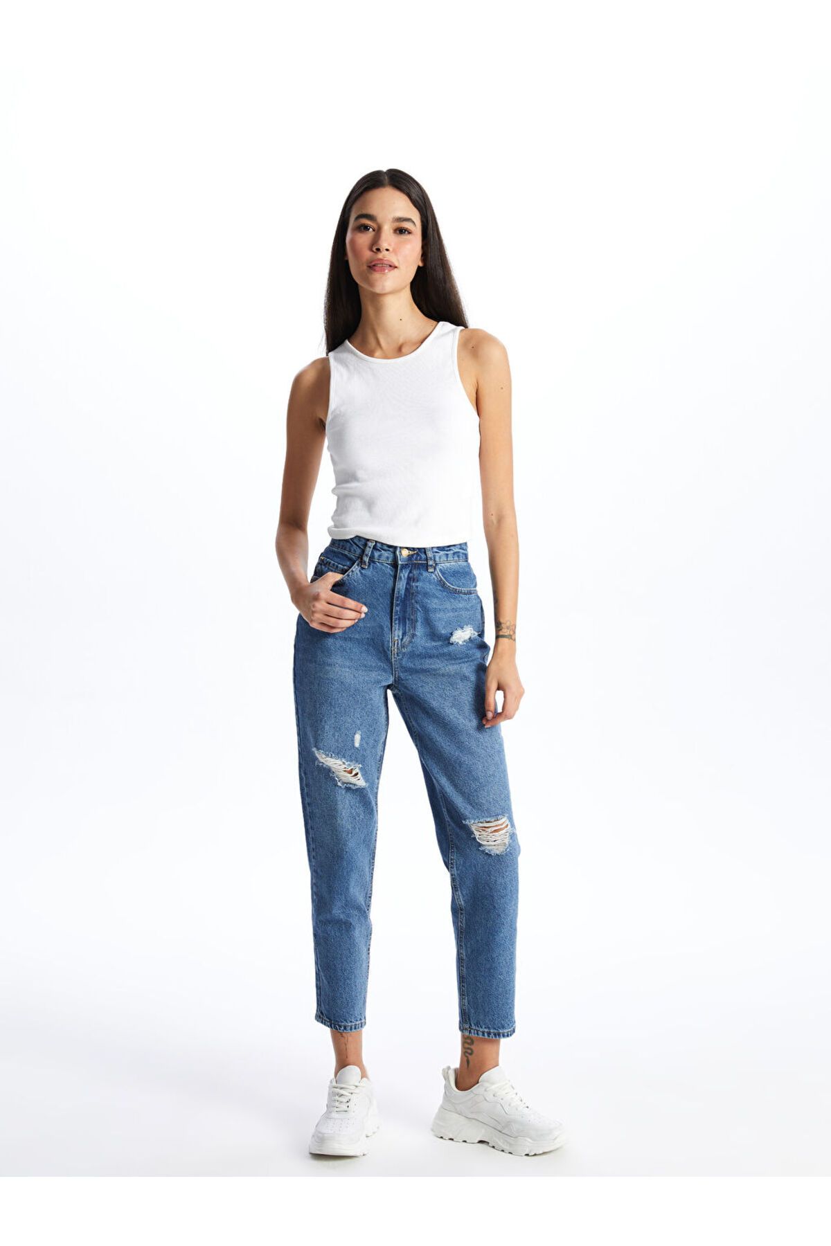 LC Waikiki Mom Fit Yırtık Detaylı Kadın Jean Pantolon