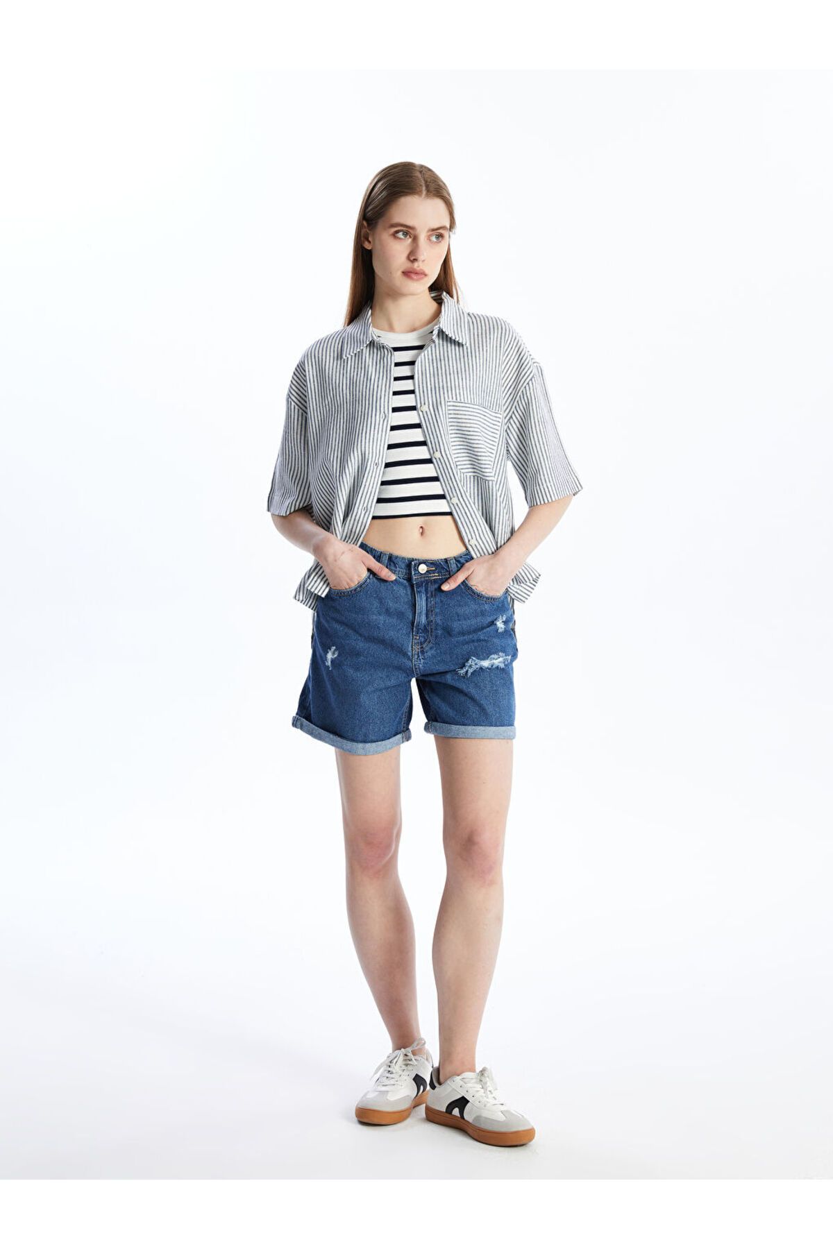 LC Waikiki LCW Boyfriend Fit Yırtık Detaylı Kadın Jean Şort