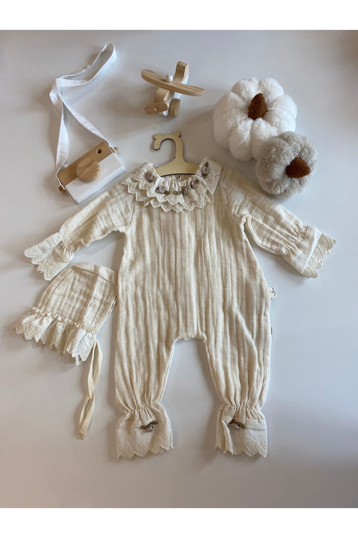 %100 pamuklu müslin kız bebek şapkalı tulum