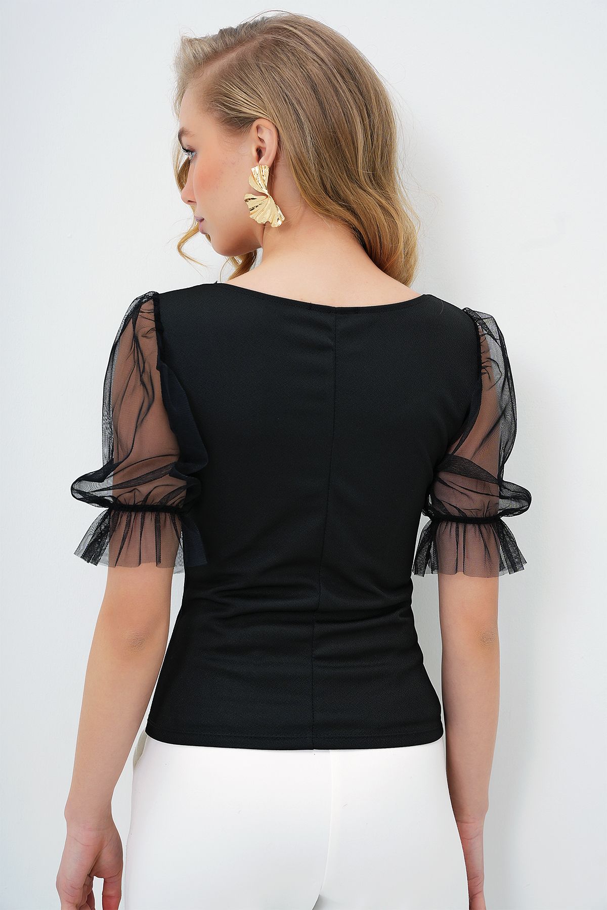 Trend Alaçatı Stili-Schwarze Damenbluse mit herzförmigem Ausschnitt und Tüllärmeln ALC-X13686 7