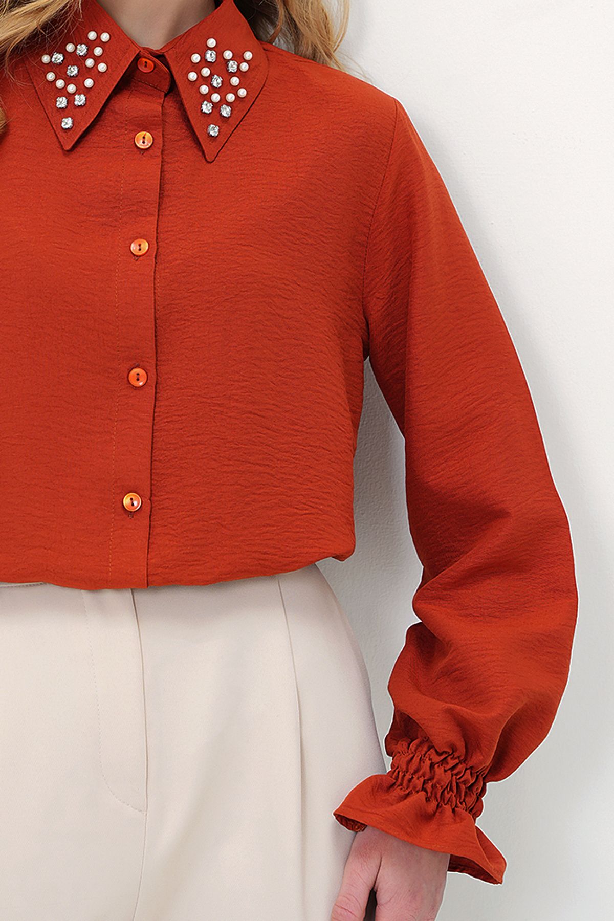 Trend Alaçatı Stili-Aerobin-Shirt für Damen mit Perlen- und Steinstickerei ALC-X10085 4