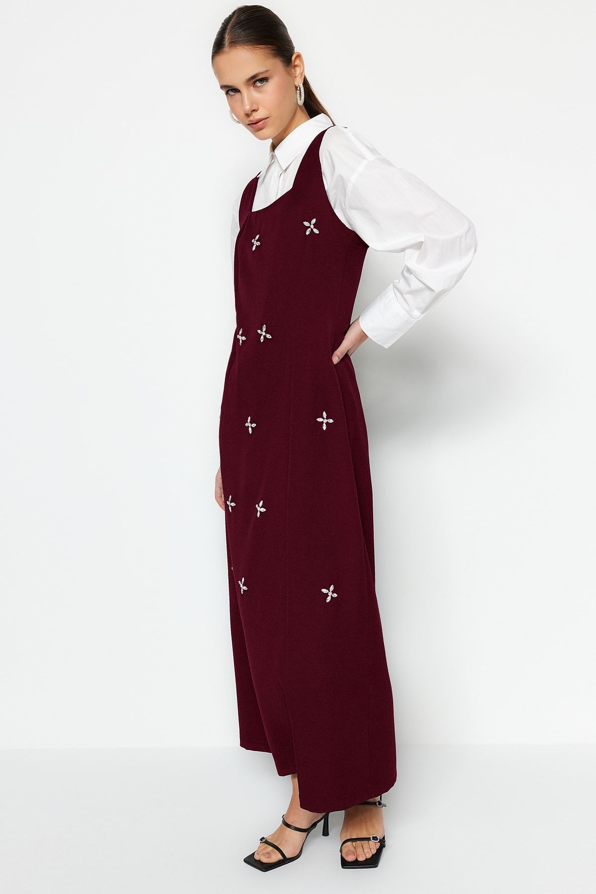Trendyol Modest-Burgundowa sukienka kamizelka z kwadratowym kołnierzykiem i haftem kamiennym TCTSS23EB00157 4