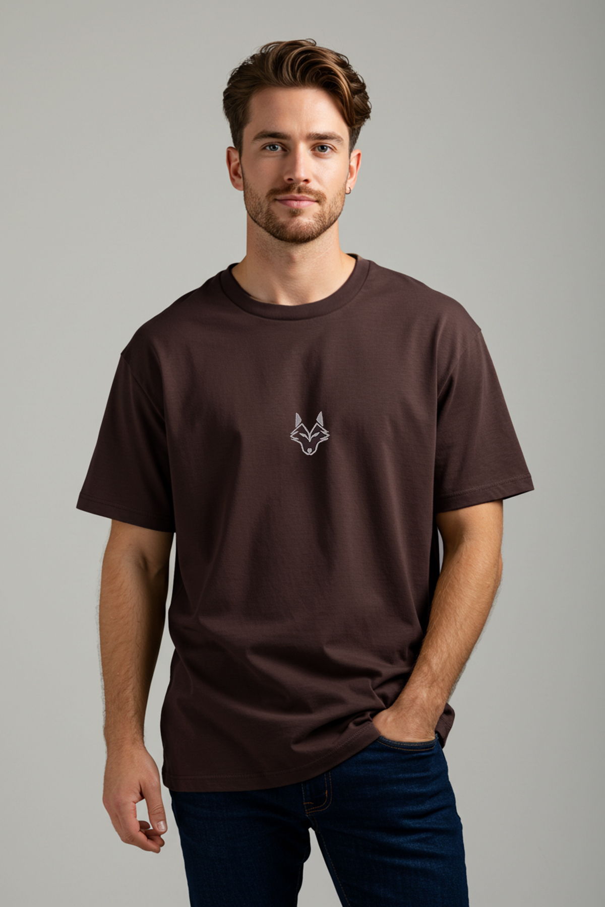 Trendyolmilla  Koyu Kahverengi Regular/Normal Kesim Kurt Nakışlı %100 T-Shirt TMNSS24TS00056 - Görsel 3