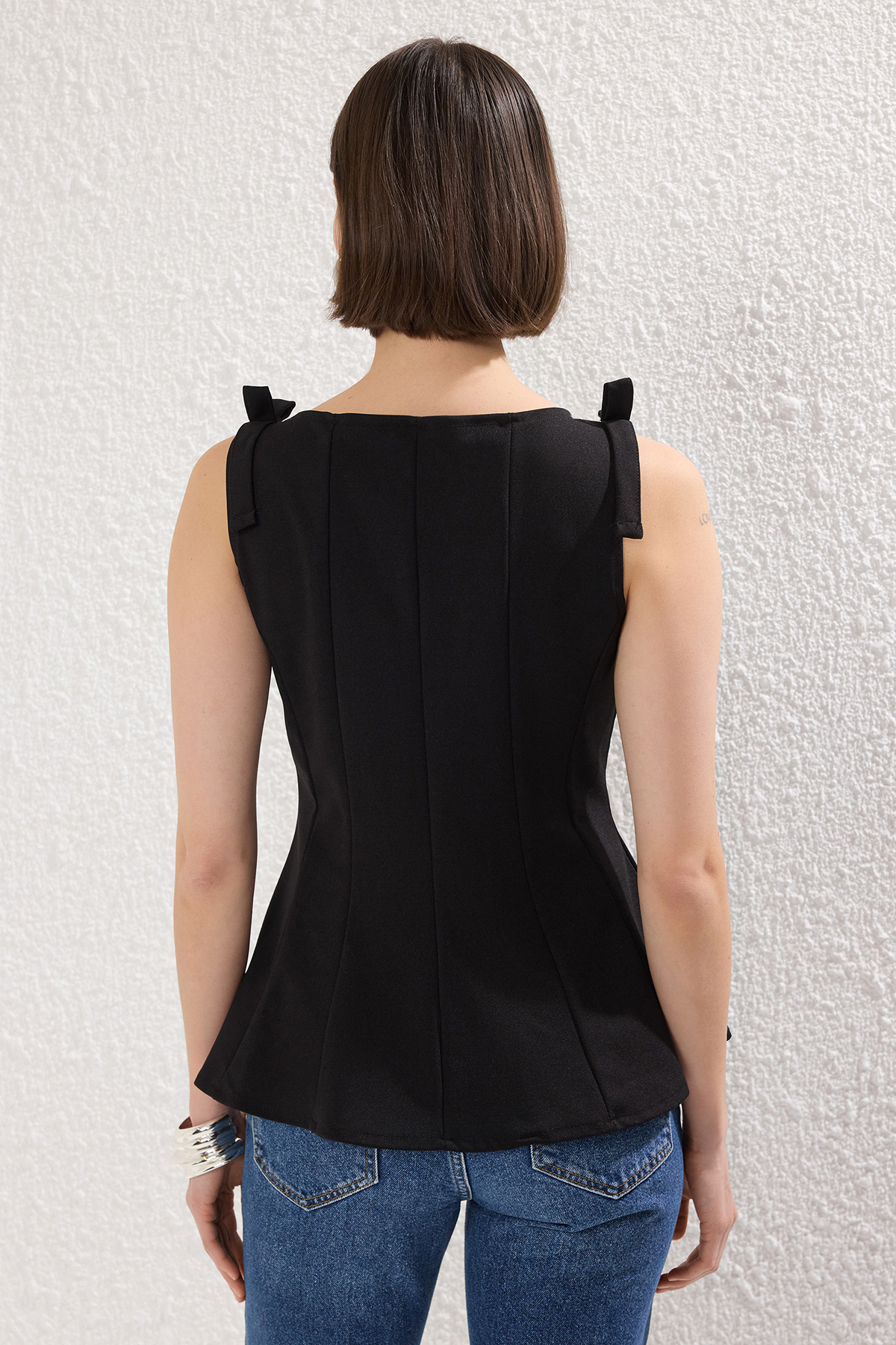 Trendyolmilla  Siyah Sıfır Kol Peplum Belden Oturmalı Omuz Fiyonk Detaylı Örme Bluz TWOSS25BZ00482 - Görsel 4