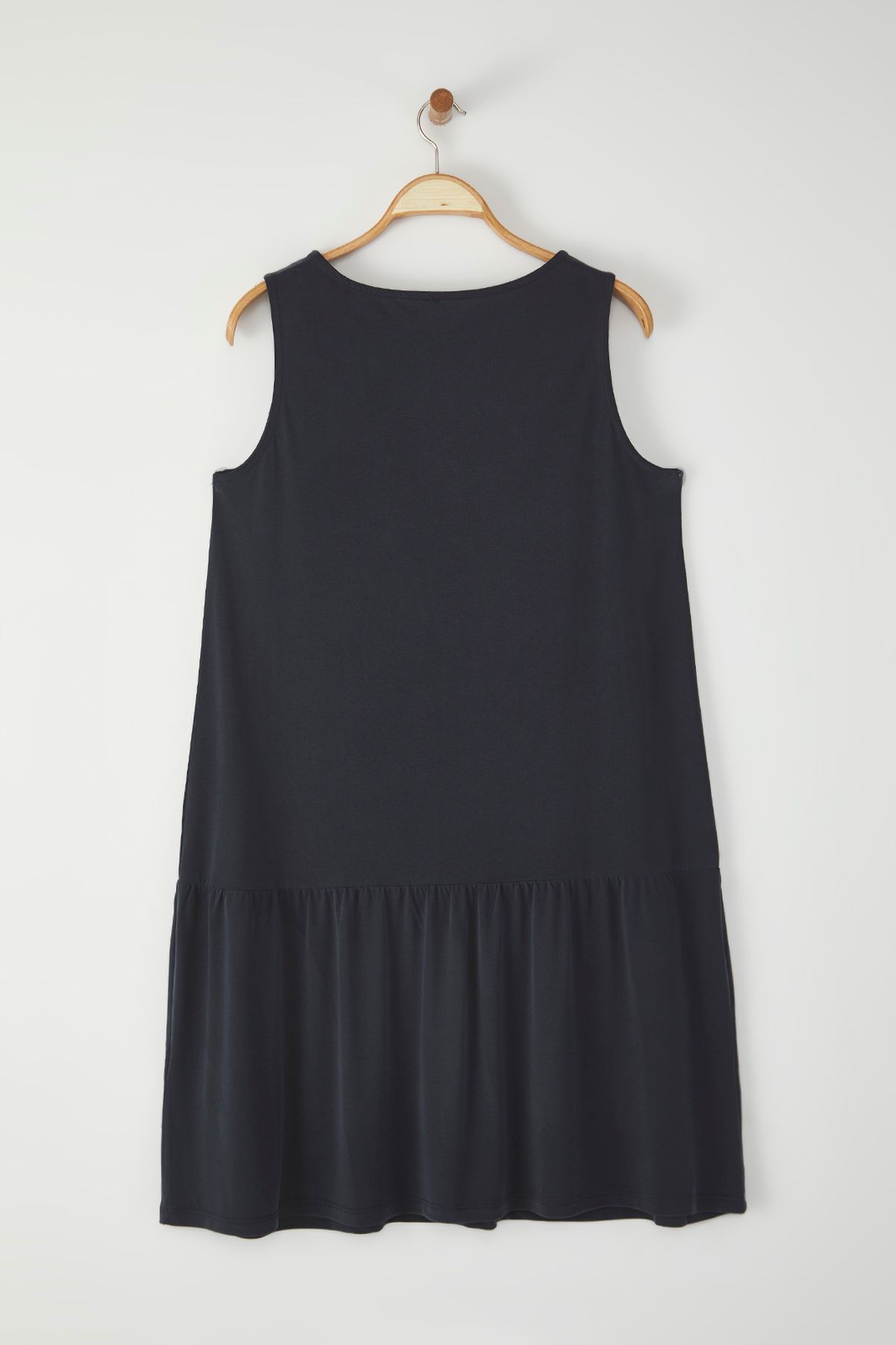 Trendyol Curve-Antracitové pletené šaty větší velikosti - Pohodlný modalový jednoduchý dres TBBSS25AH00138 8