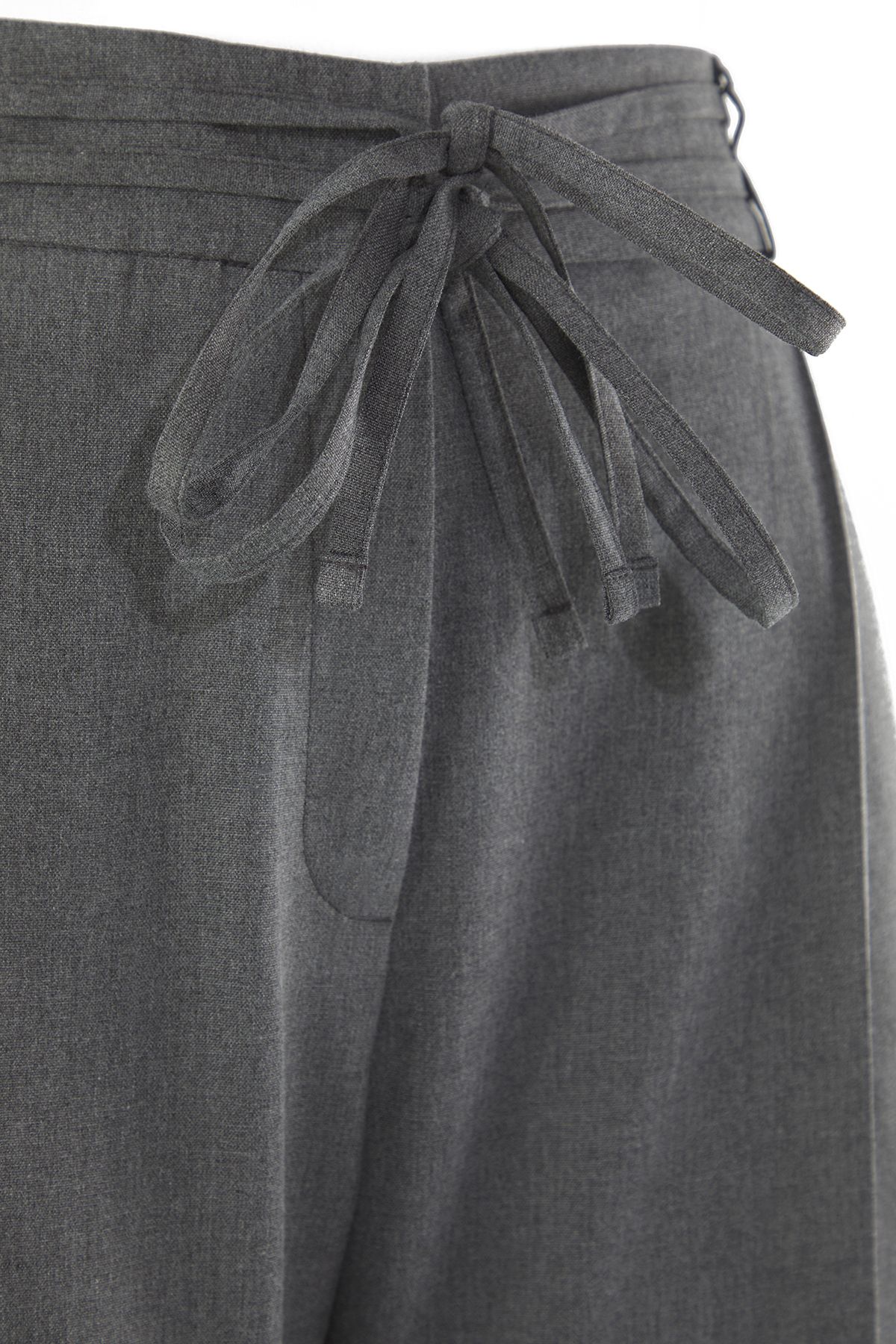 Trendyol Curve-بنطلون رمادي برباط علوي منسوج مقاس كبير TBBSS25AR00049 6