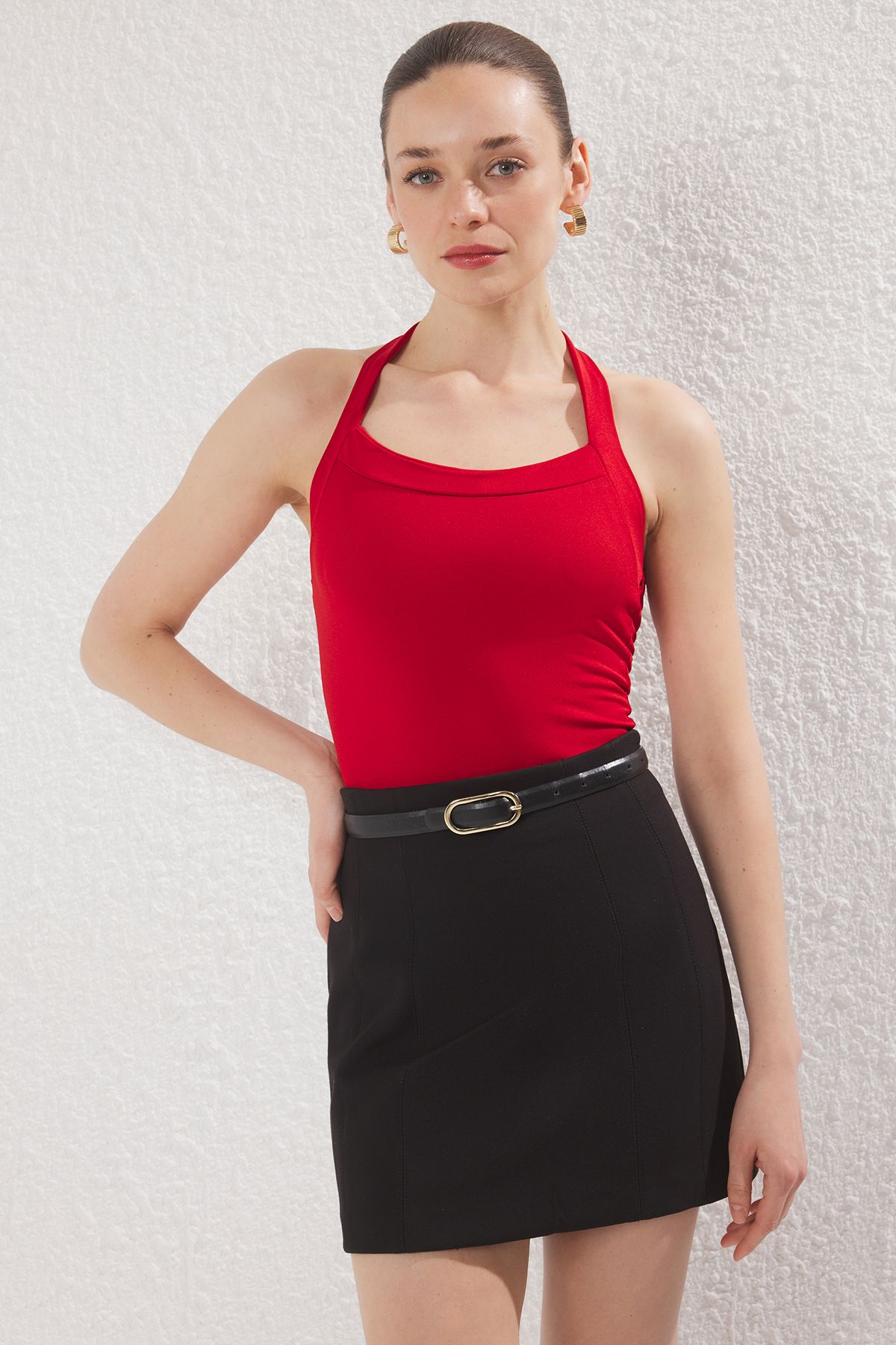 Trendyol Collection Czerwony Kwadratowy Dekolt, Dopasowany, Dzianinowy Body Z Dekoltem Halter Kobieta - L
