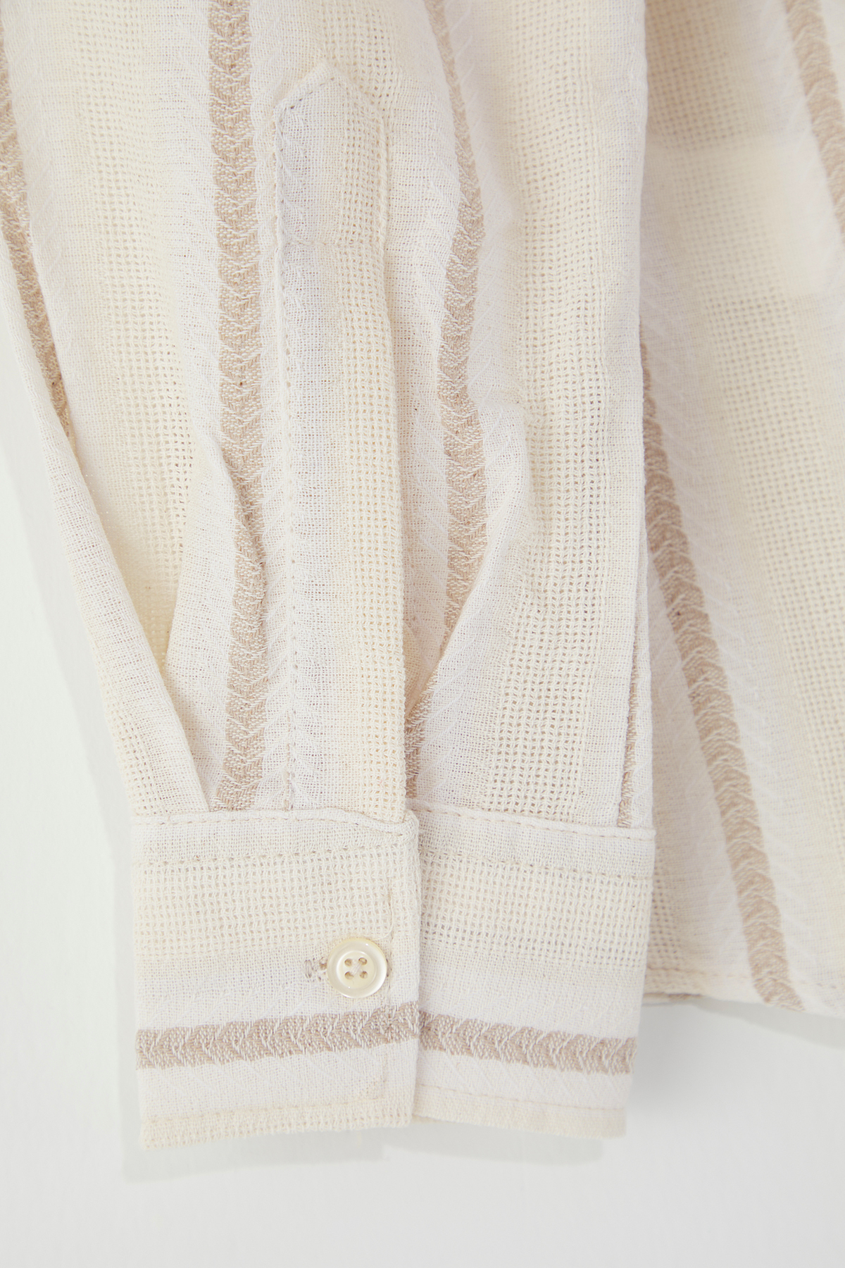 Trendyolmilla  Ekru Regular Düşük Omuz Pamuklu Gömlek TMNSS25GO00071 - Görsel 4