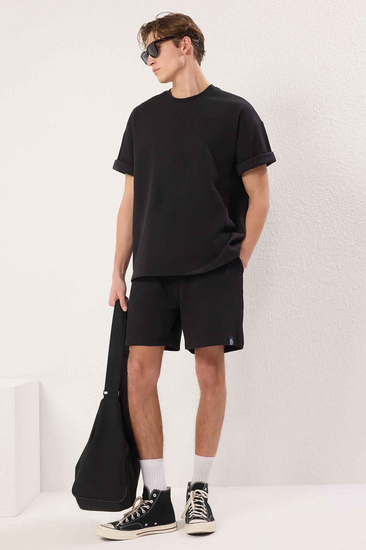 Trendyol Collection-Černá oversize bavlněná trička šortky Set TMNSS25EM00007 2