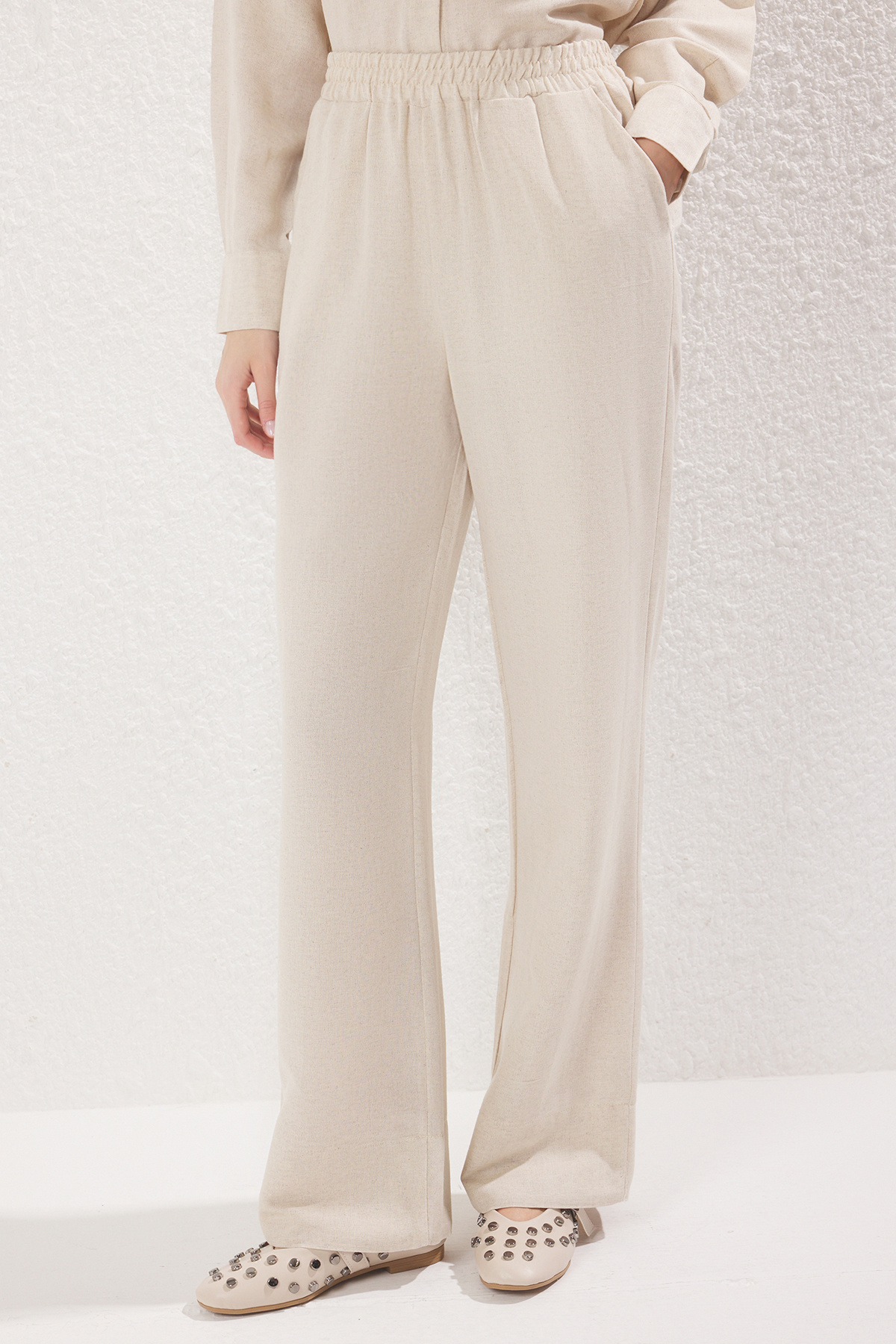 Trendyol Modest-Set de sus și de jos țesut cu nasturi din sidef cu aspect de in bej TCTSS25US00029 3