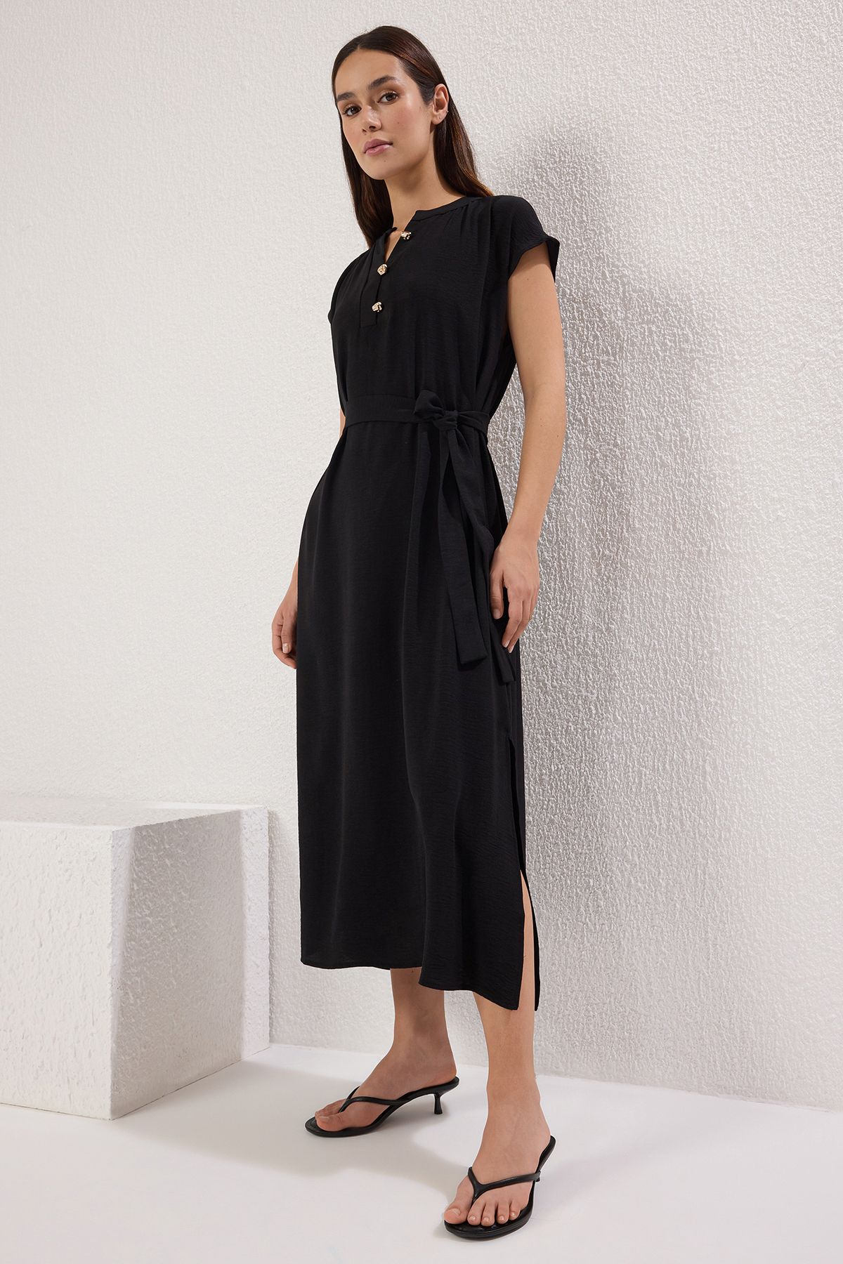 Trendyol Collection-Ткана сукня міді TWOSS25EL00630 з дефектами вирізу чорного кольору 2