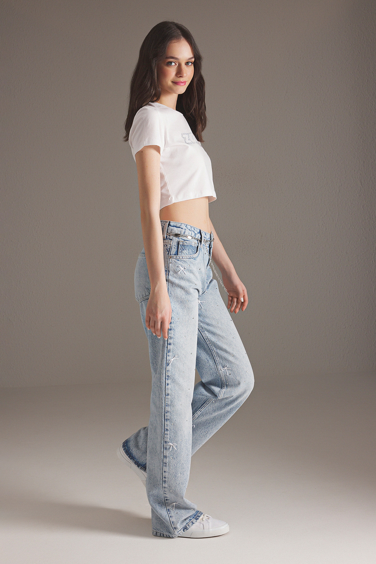 Trendyolmilla  Mavi Kurdele/Fiyonk Detaylı Taşlı Normal Bel Wide Leg Geniş Paça Jeans TWOSS25JE00234 - Görsel 2