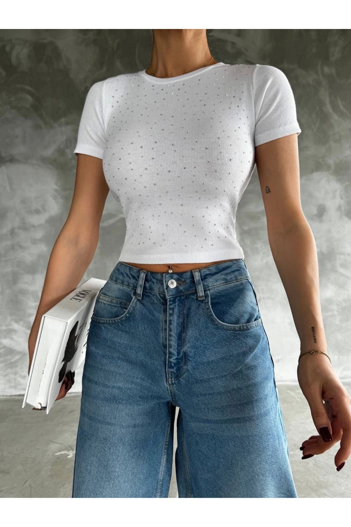 THEFOF Beyaz fitilli likralı yumuşacık pamuklu crop bluz taşlı