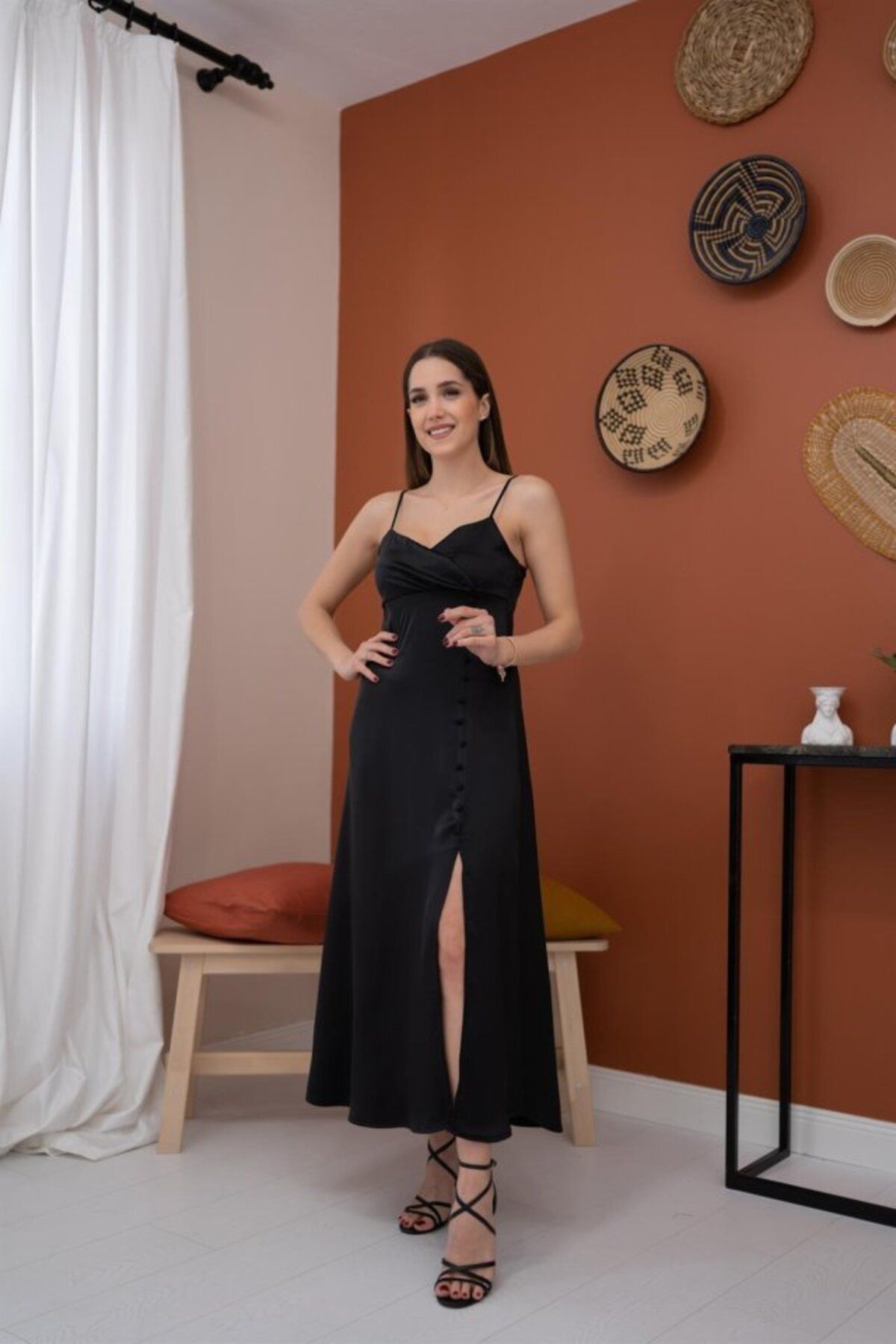 Leyaa Siyah Askılı Saten Elbise