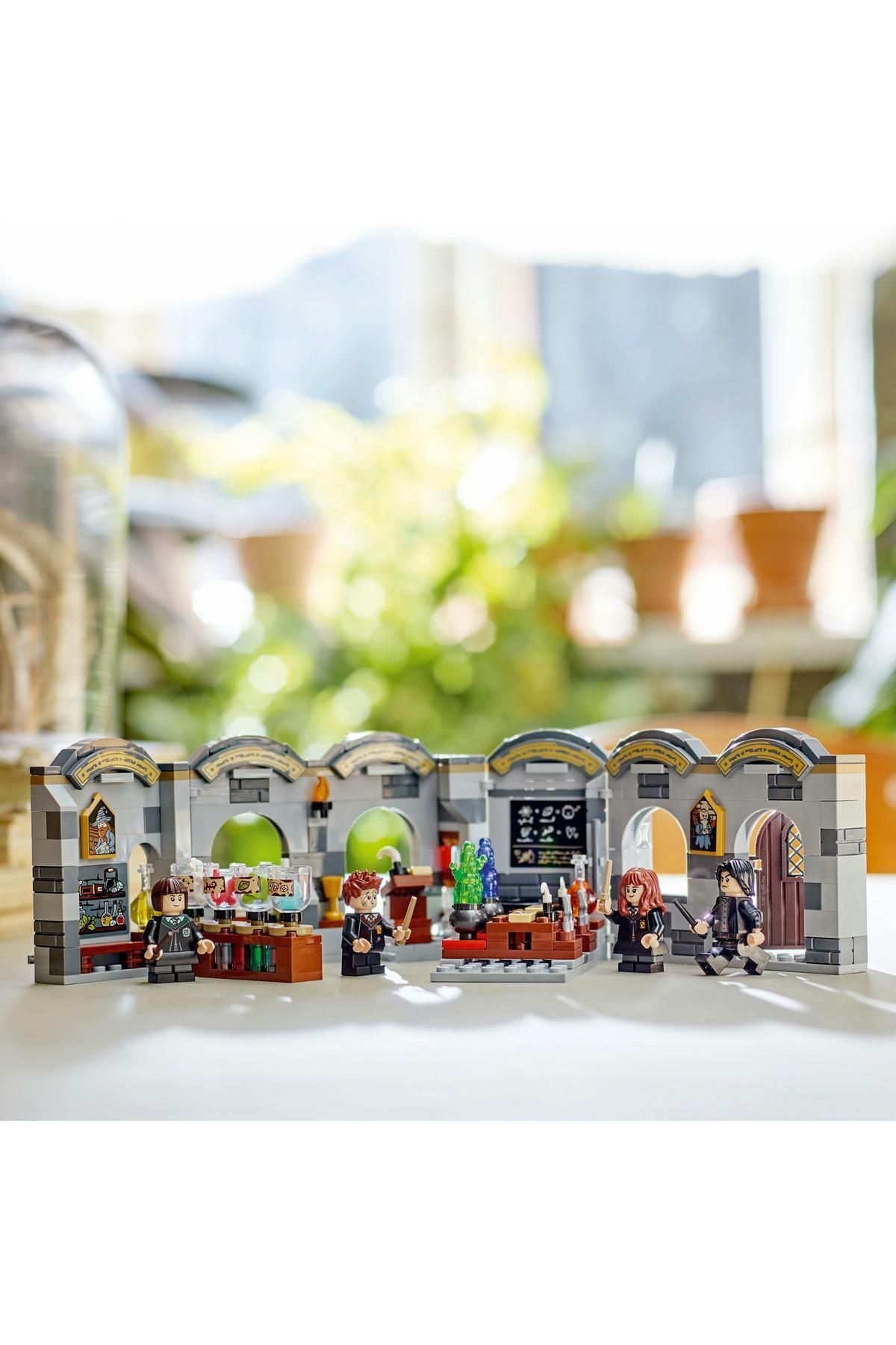 LEGO-Harry Potter™ Hogwarts™ Elixir Lecție 76431 - Set de construcții pentru vârste de 8 ani și peste (397 PIESE) 6