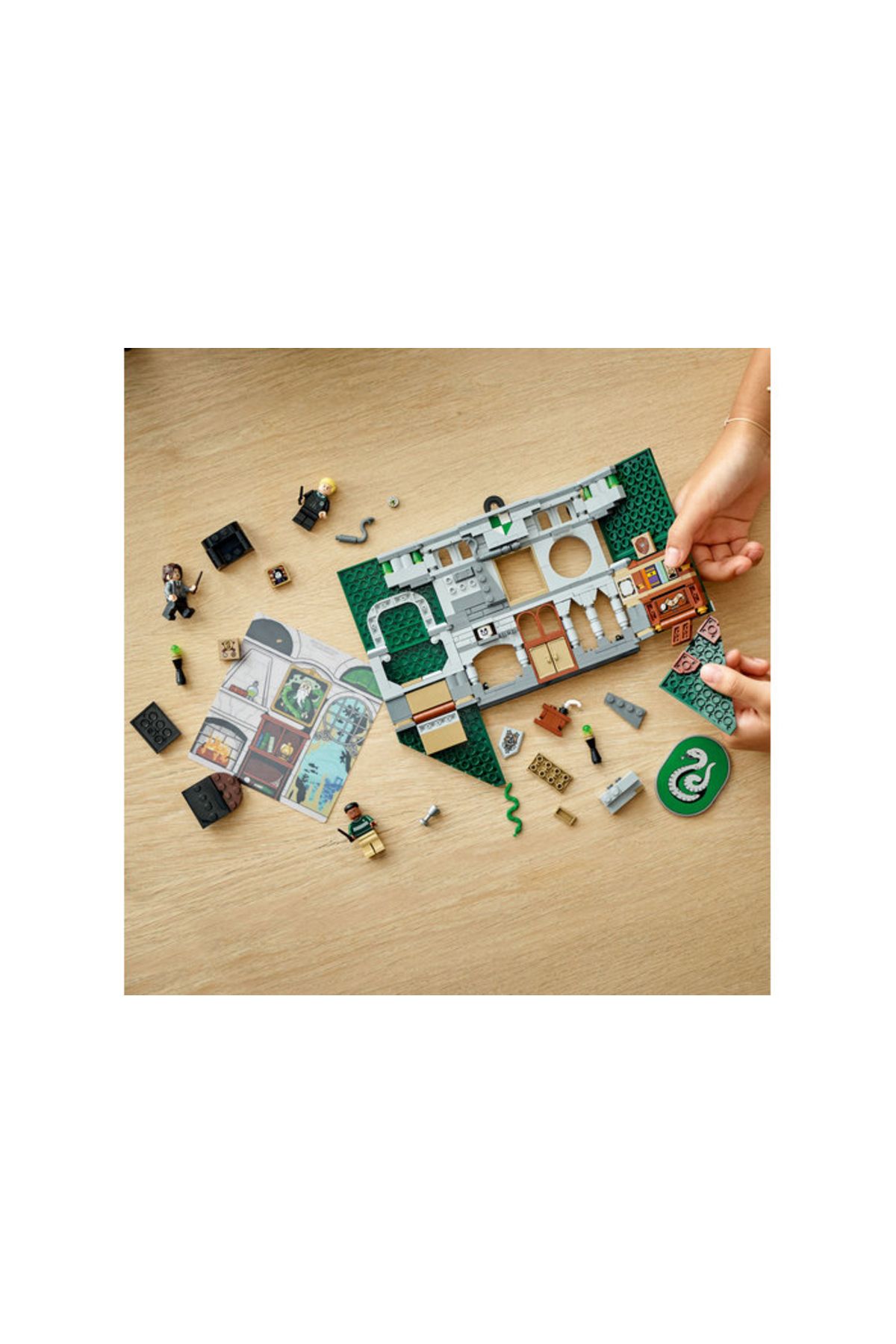 LEGO-Harry Potter Slytherin Building Flag 76410 - Creative Toy Set (349 Pieces) 4