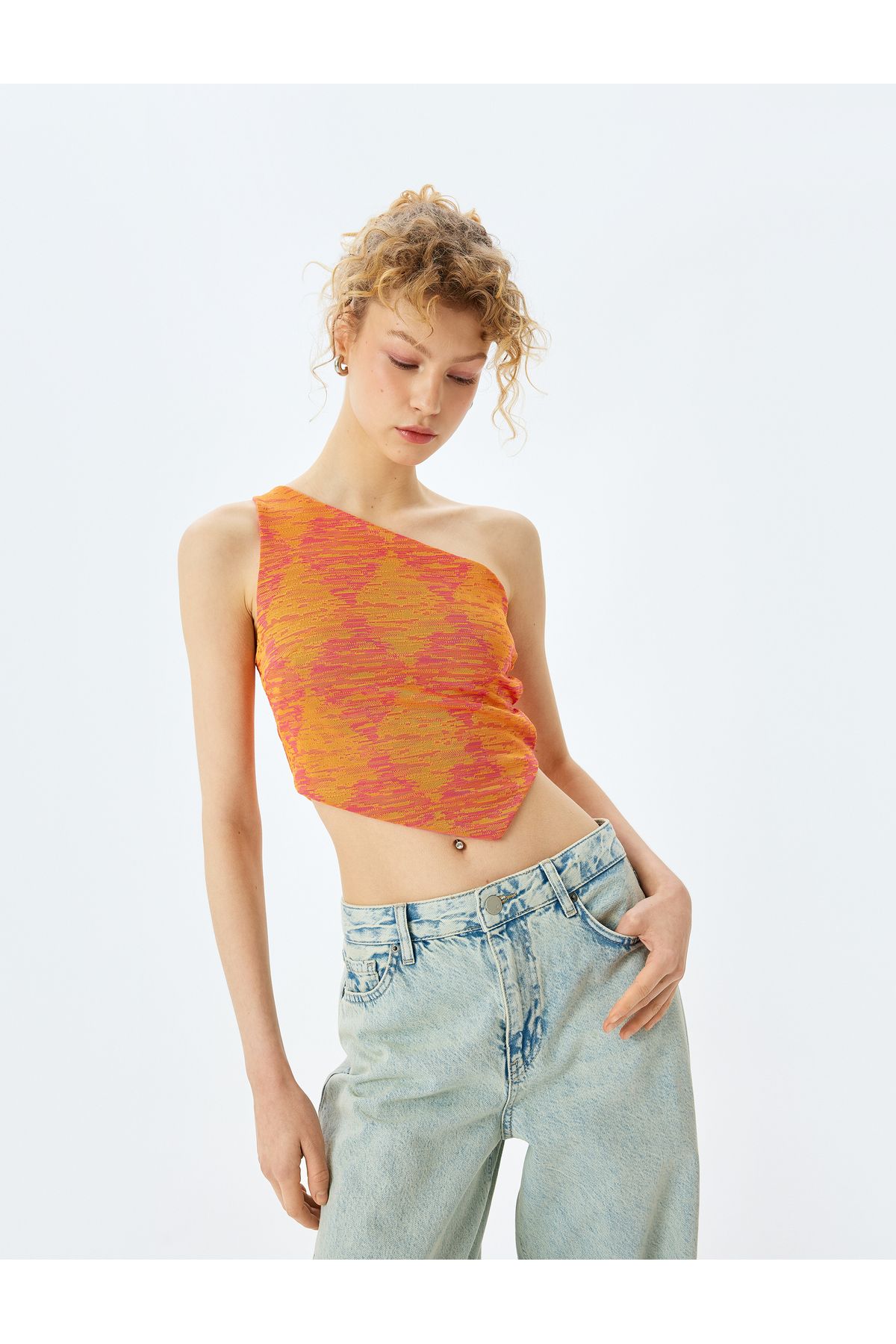 Koton Yeni Sezon Tek Omuz Jakarlı Slim Fit Asimetrik Crop Üst