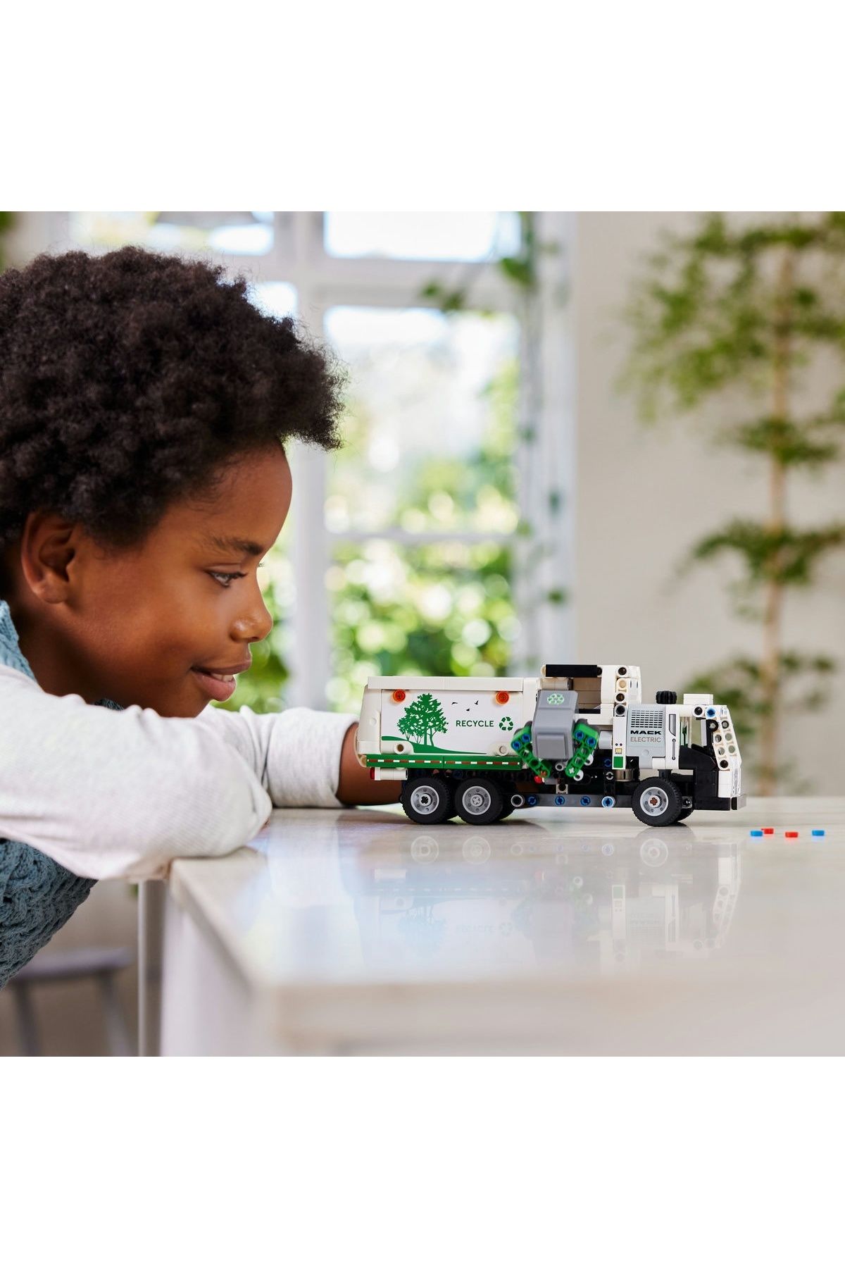 LEGO-LEGO Technic set - Mack LR Electric Garbage Truck (42167) 8