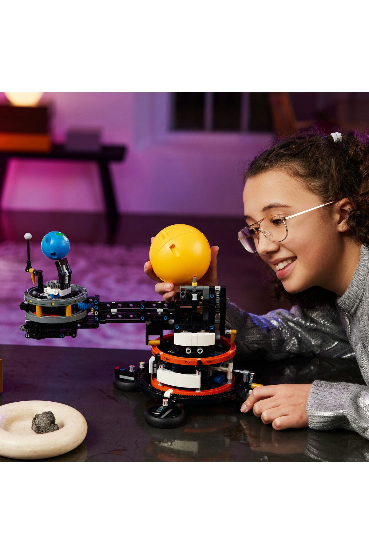 LEGO-LEGO Technic Set - Planet Earth and Moon in Orbit (42179) 4